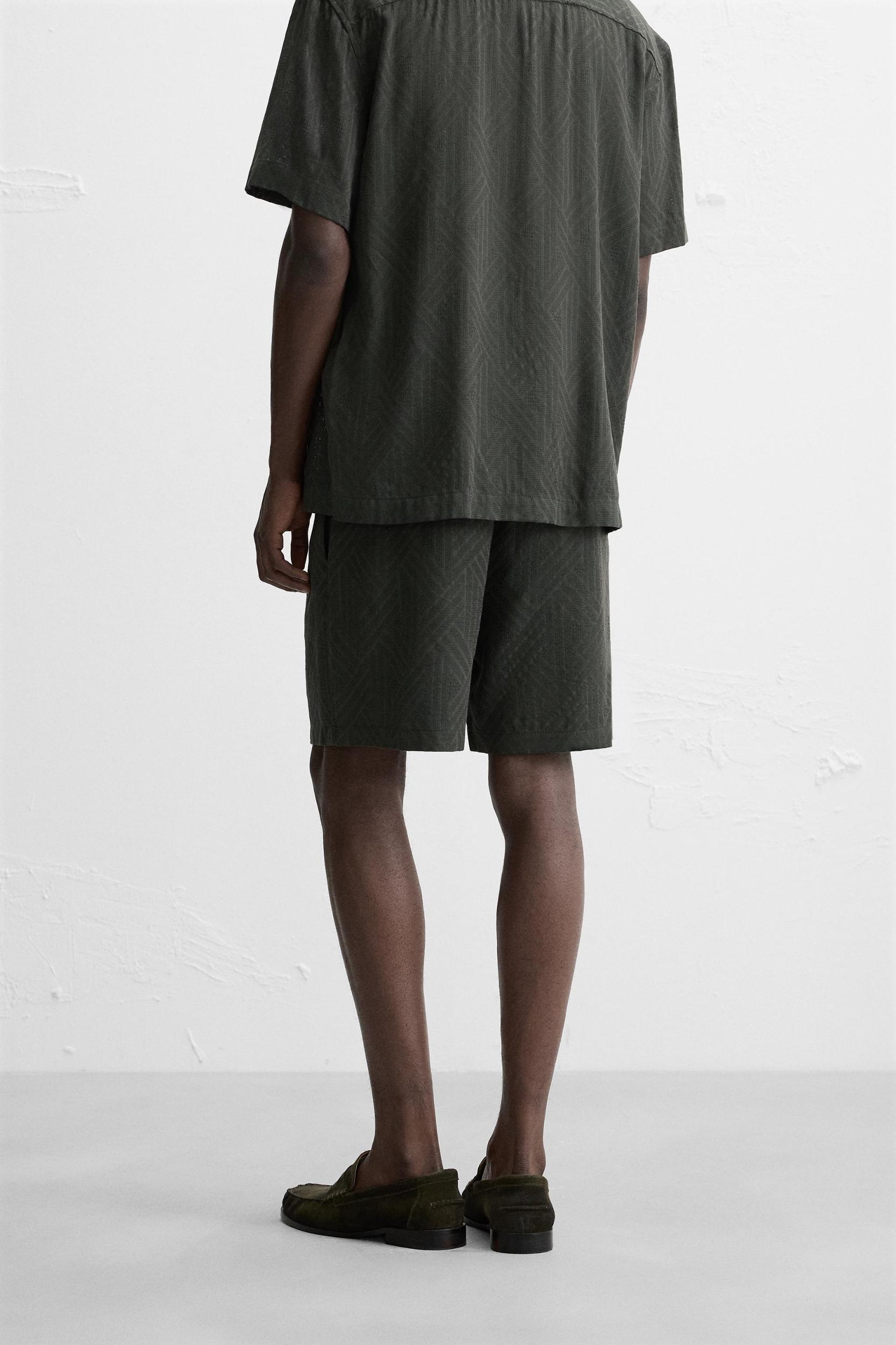 GEOMETRIC JACQUARD SHORTS Product Image