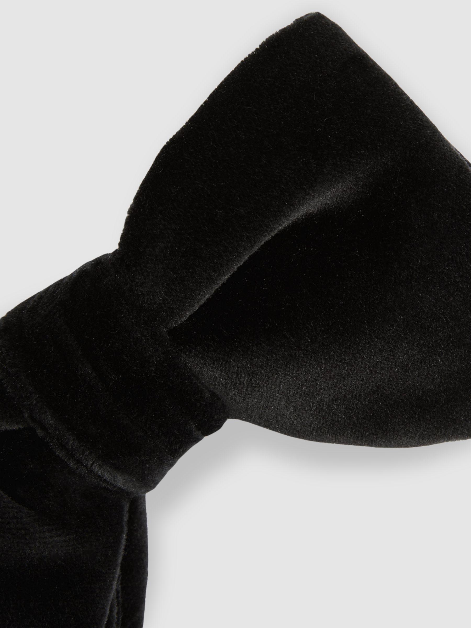 Velvet Bow Tie in Black Product Image