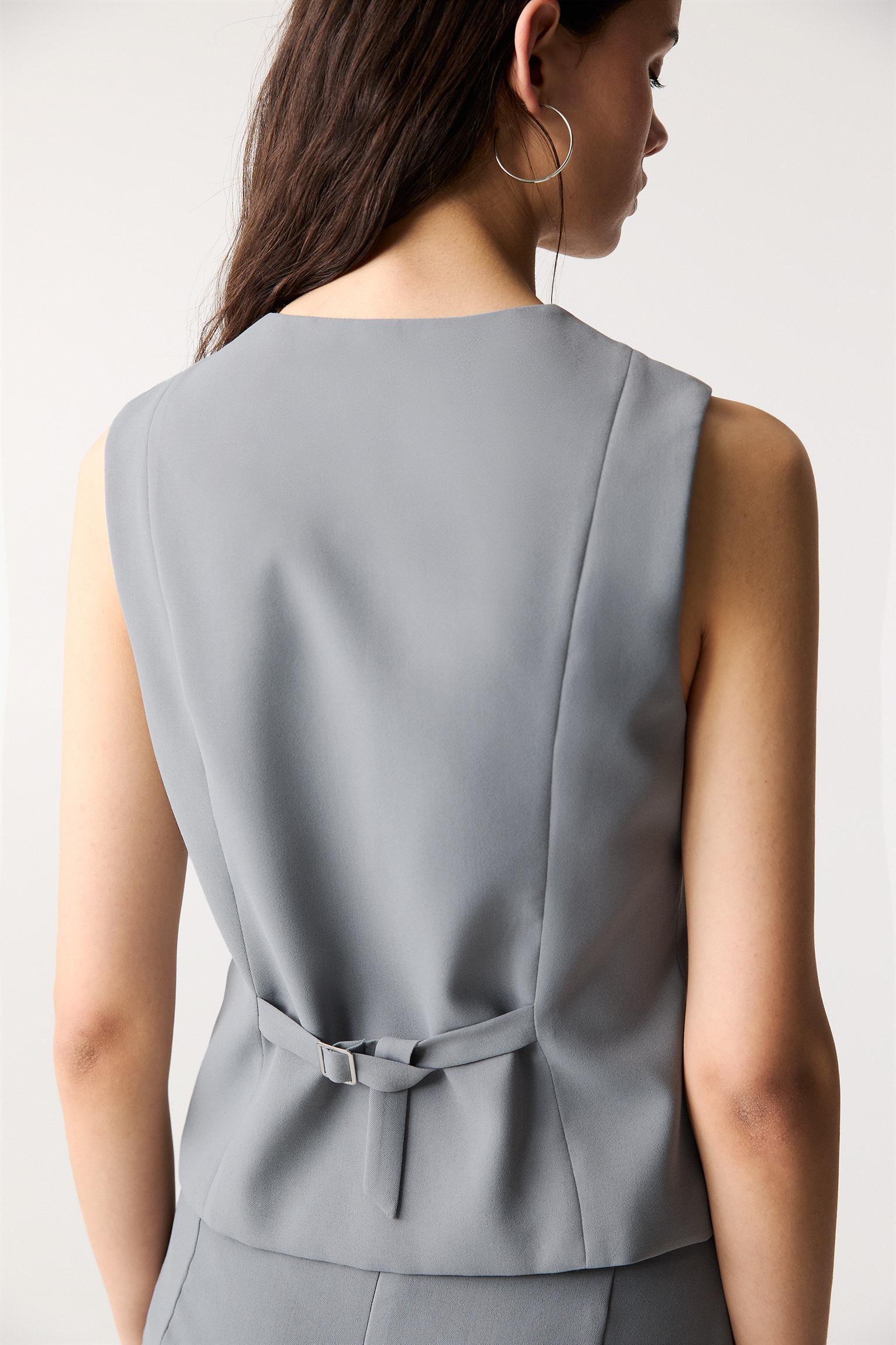 Crew neck vest Product Image