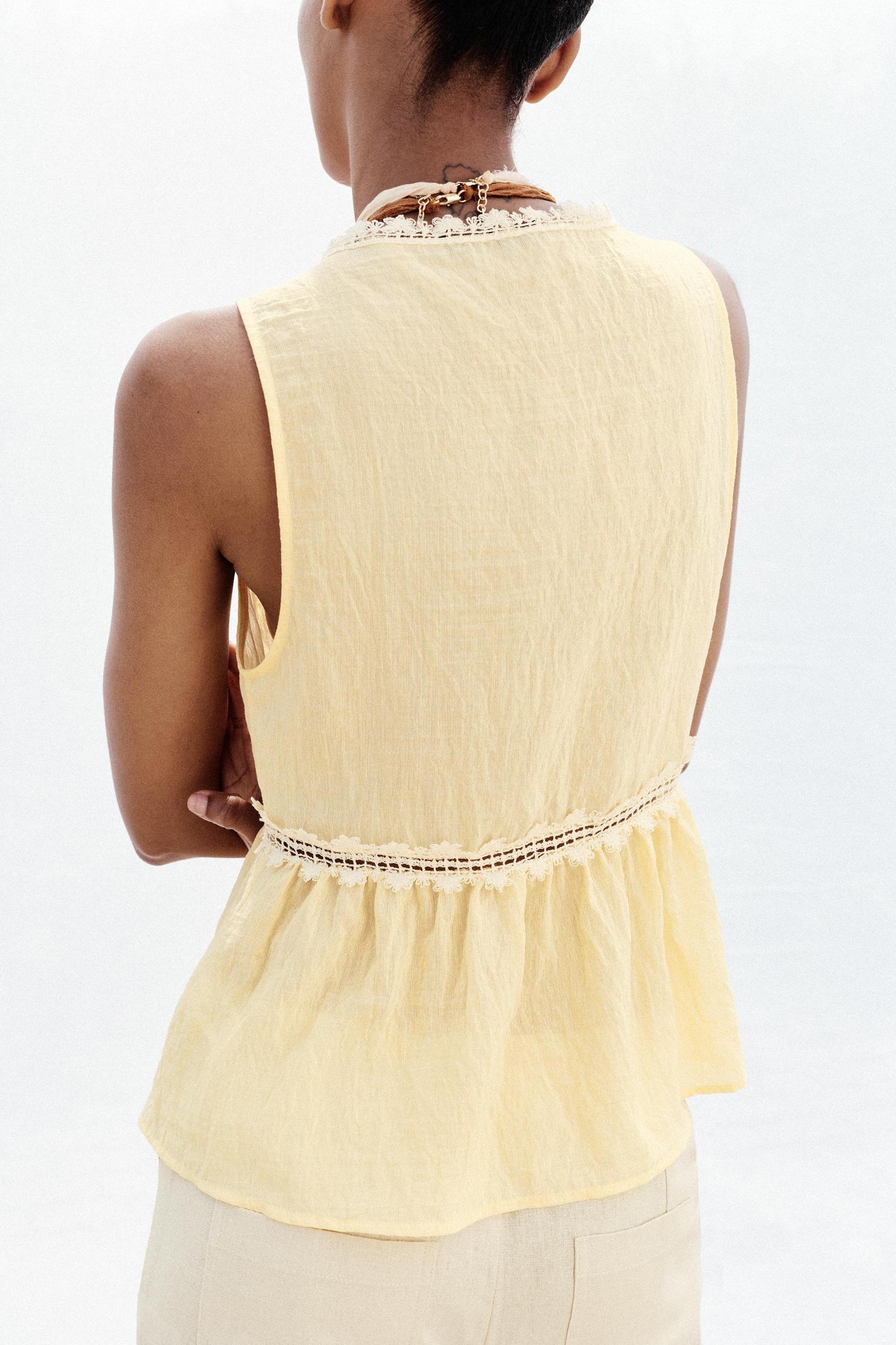 LACE TOP Product Image