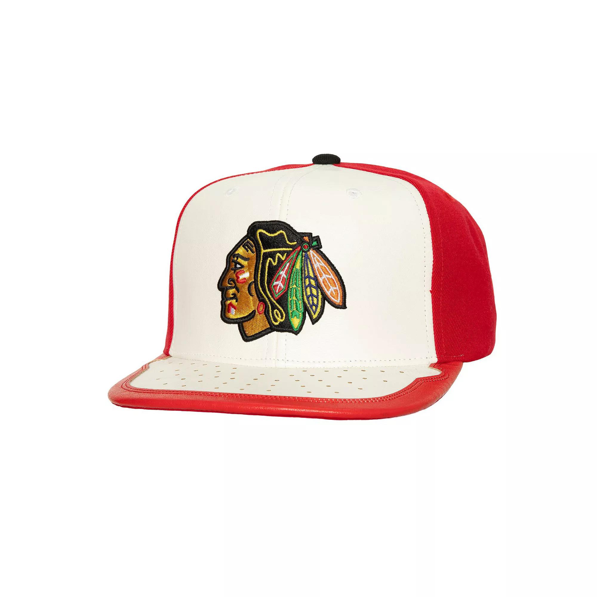 Men's Mitchell & Ness White/Red Chicago Blackhawks Day One Snapback Hat Product Image
