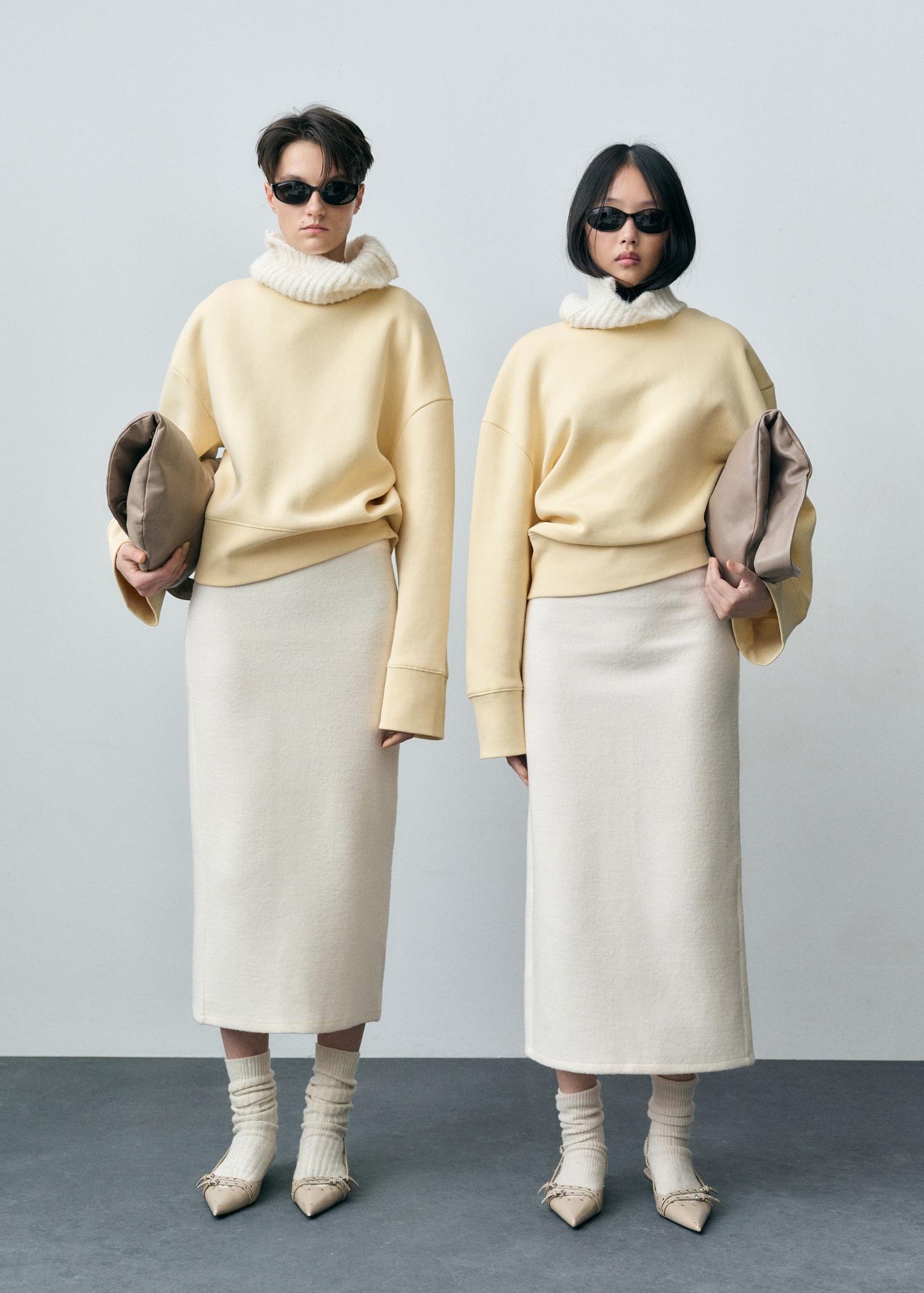 Oversize cotton sweatshirt - Women | MANGO USA Product Image