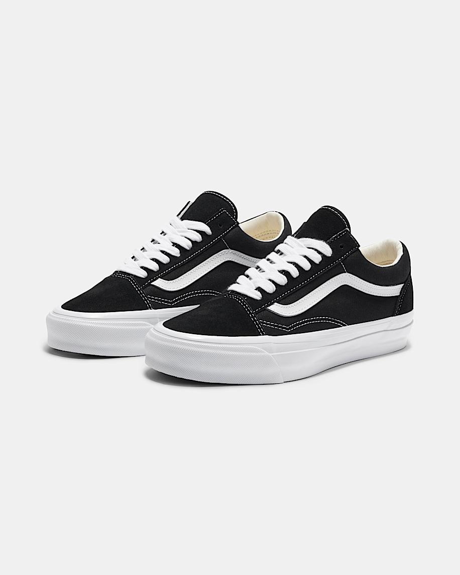 Premium Old Skool Shoe in Black / White| Vans US Product Image