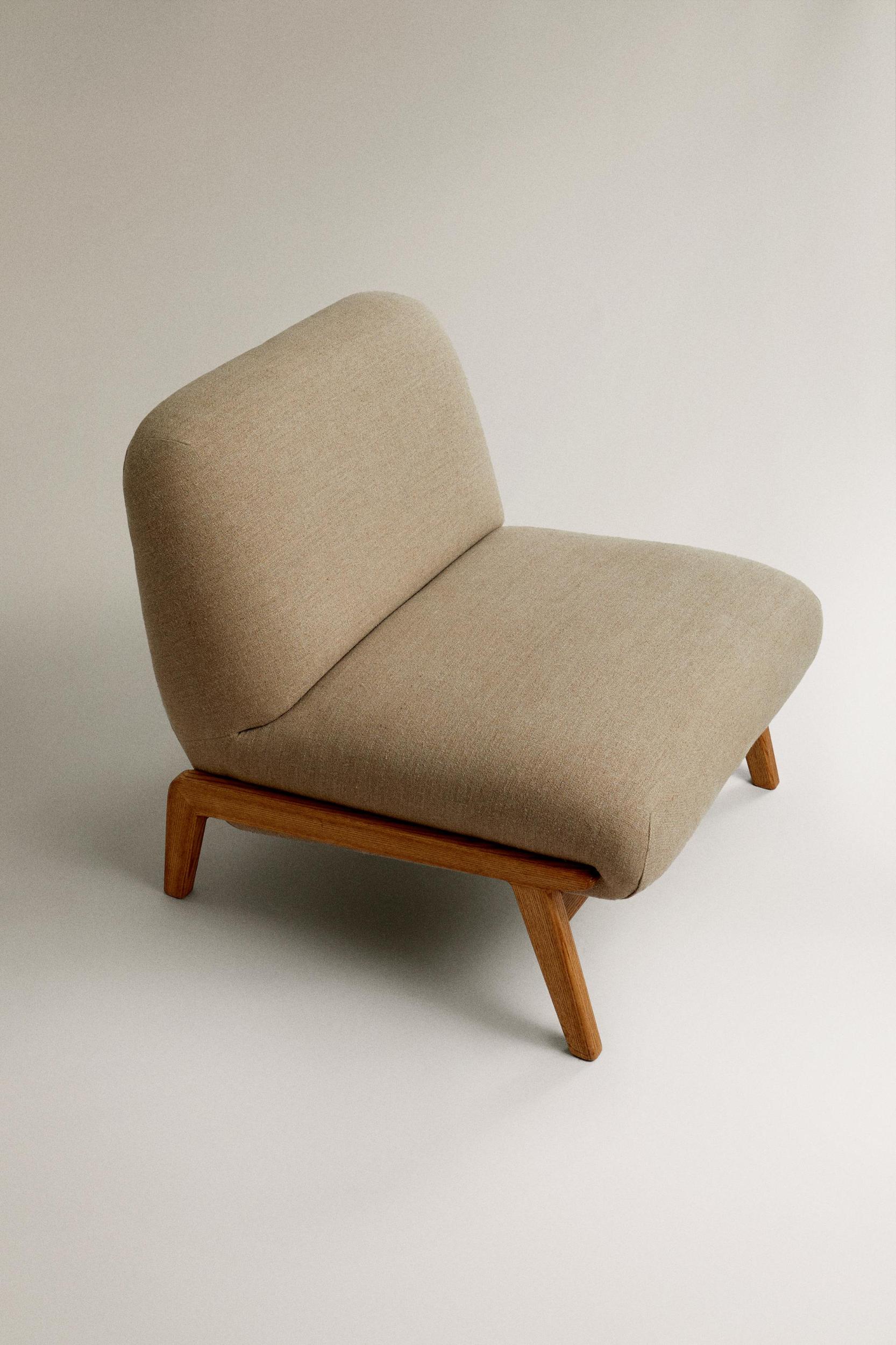 UPHOLSTERED LINEN ACCENT CHAIR Product Image