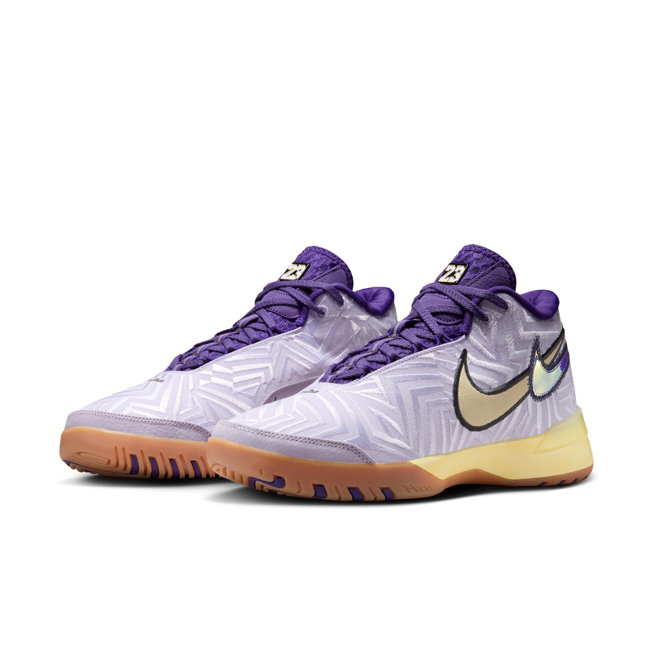 Nike Men's LeBron NXXT Genisus Basketball Shoes Product Image