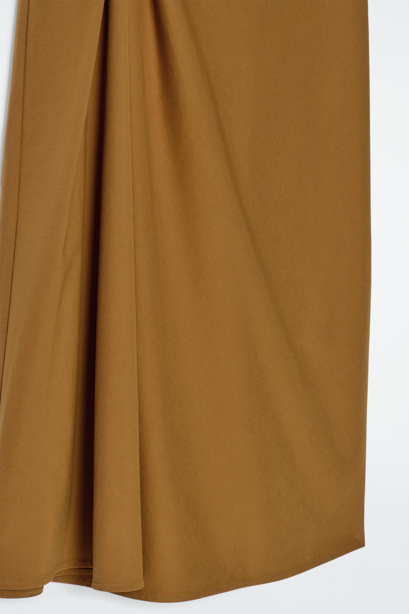 TWIST-DETAIL MIDI SKIRT Product Image