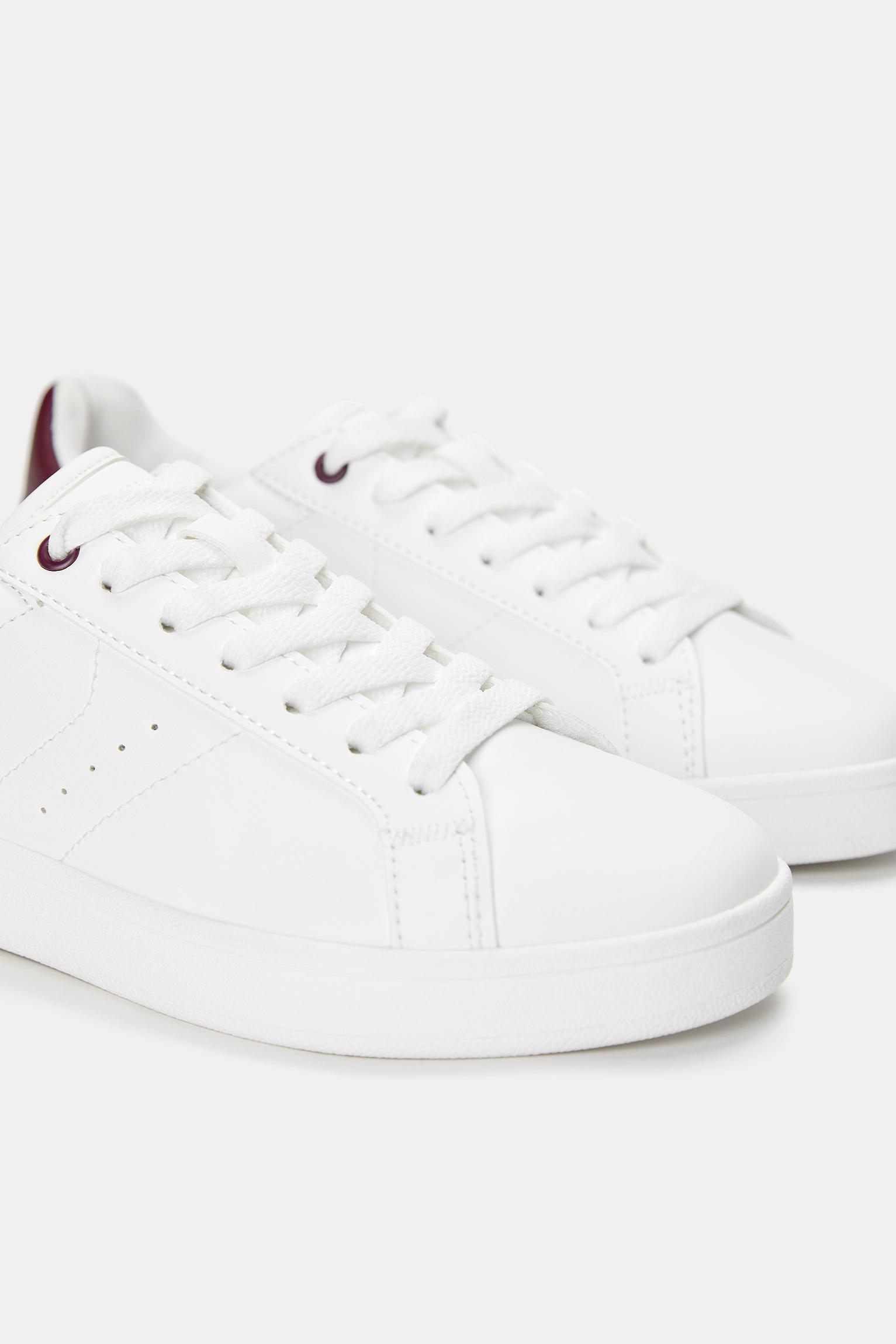 Basic sneakers with detail Product Image