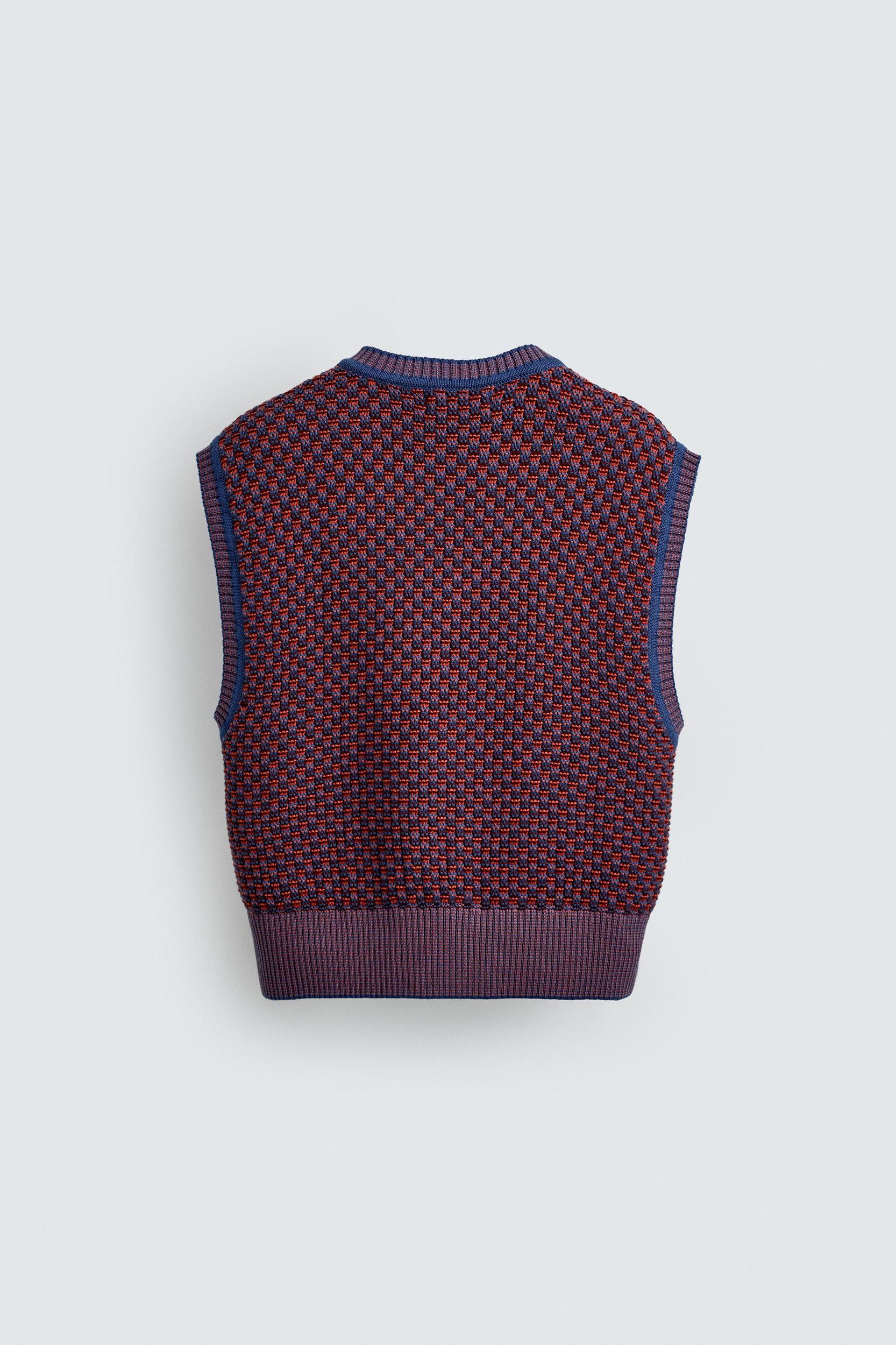 CONTRAST KNIT VEST Product Image