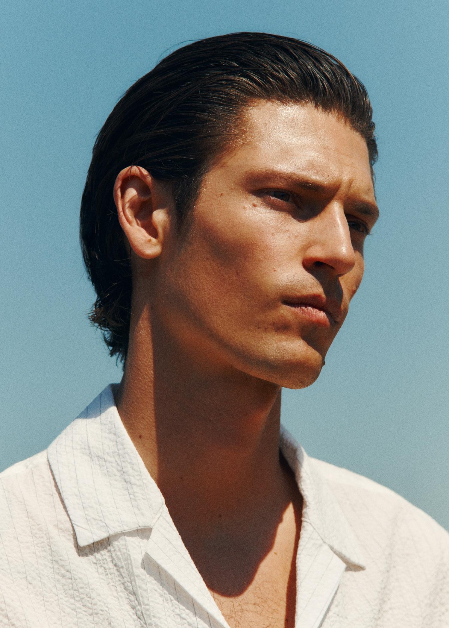 Wrinkled-effect pinstripe shirt - Men | MANGO USA Product Image