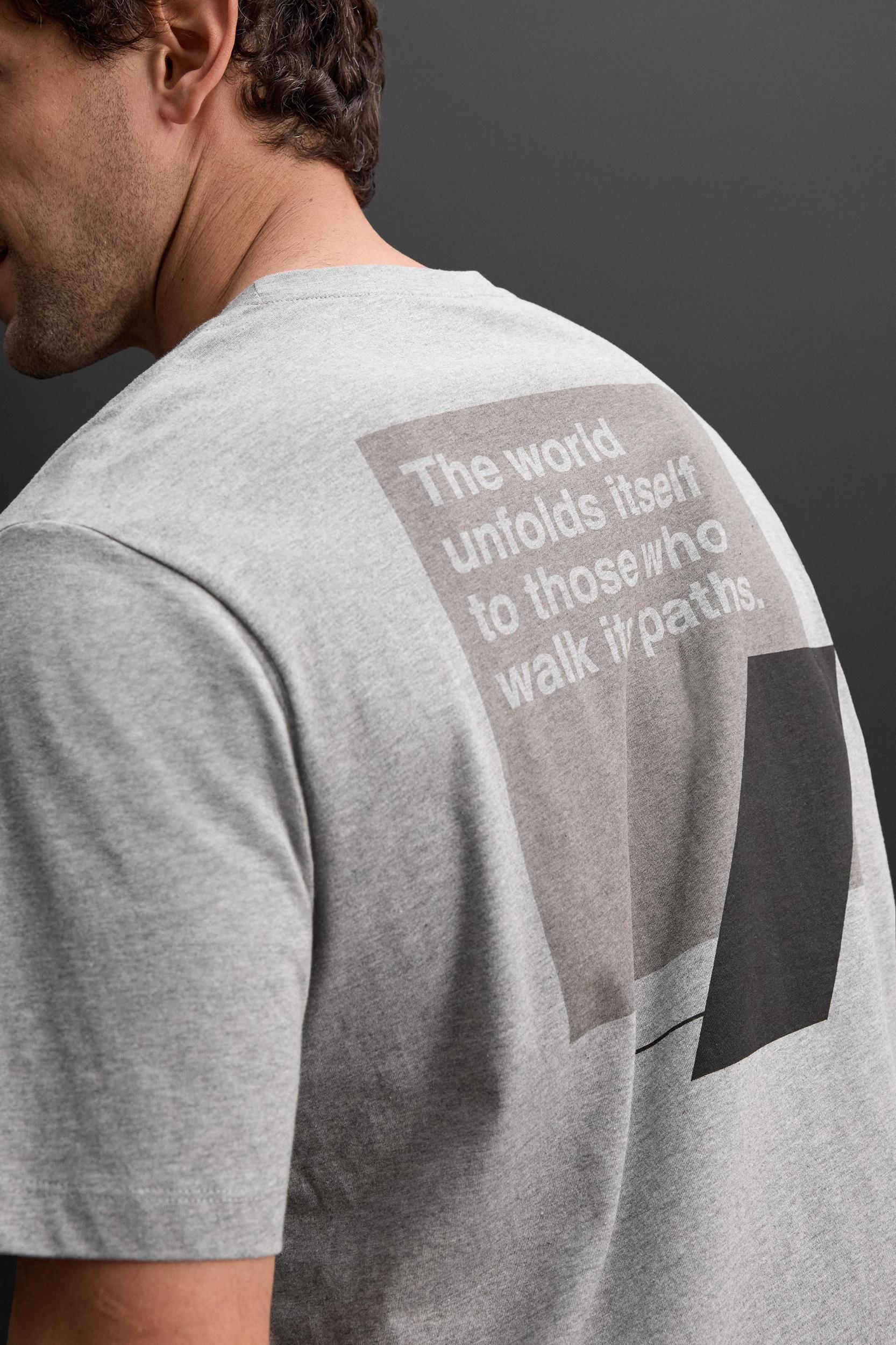 GRAPHIC PRINT T-SHIRT Product Image