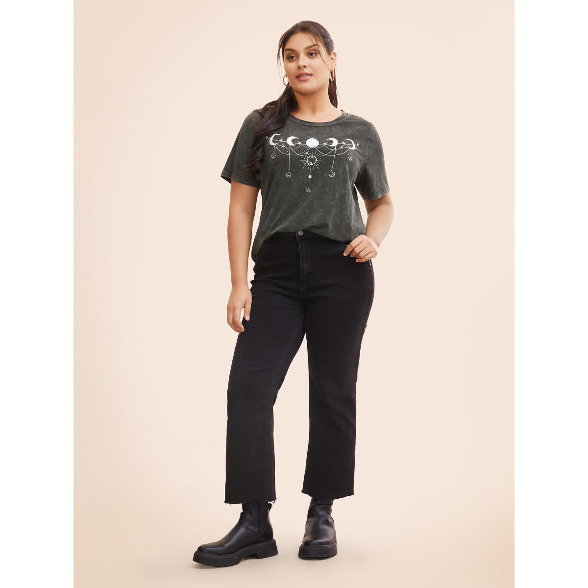 Plus Size Moon & Star Print Vintage Graphic T-shirt Black Women Casual Art&design Dailywear T-shirts BloomChic 26/4X Product Image