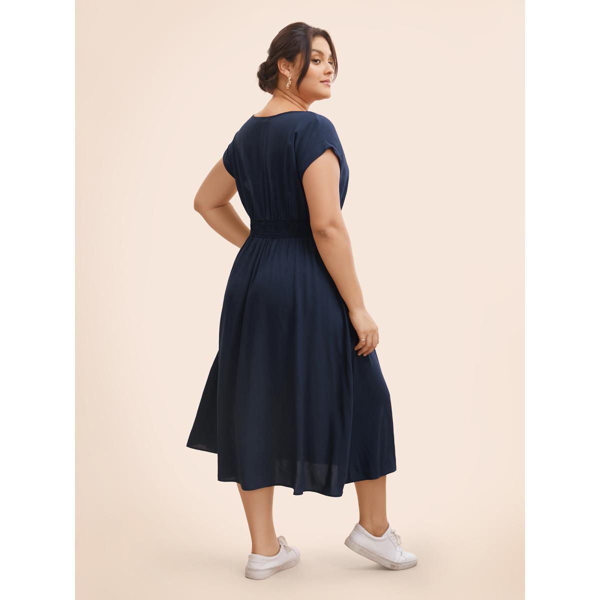 Plus Size Plain Shirred Cap Sleeve Midi Dress Indigo Women Elegant Shirred V-neck Cap Sleeve Curvy BloomChic 12/L Product Image