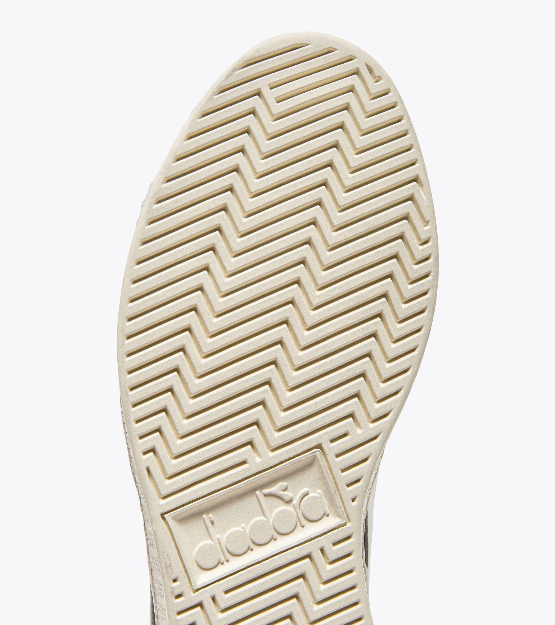 GAME L LOW SUEDE WAXED Product Image