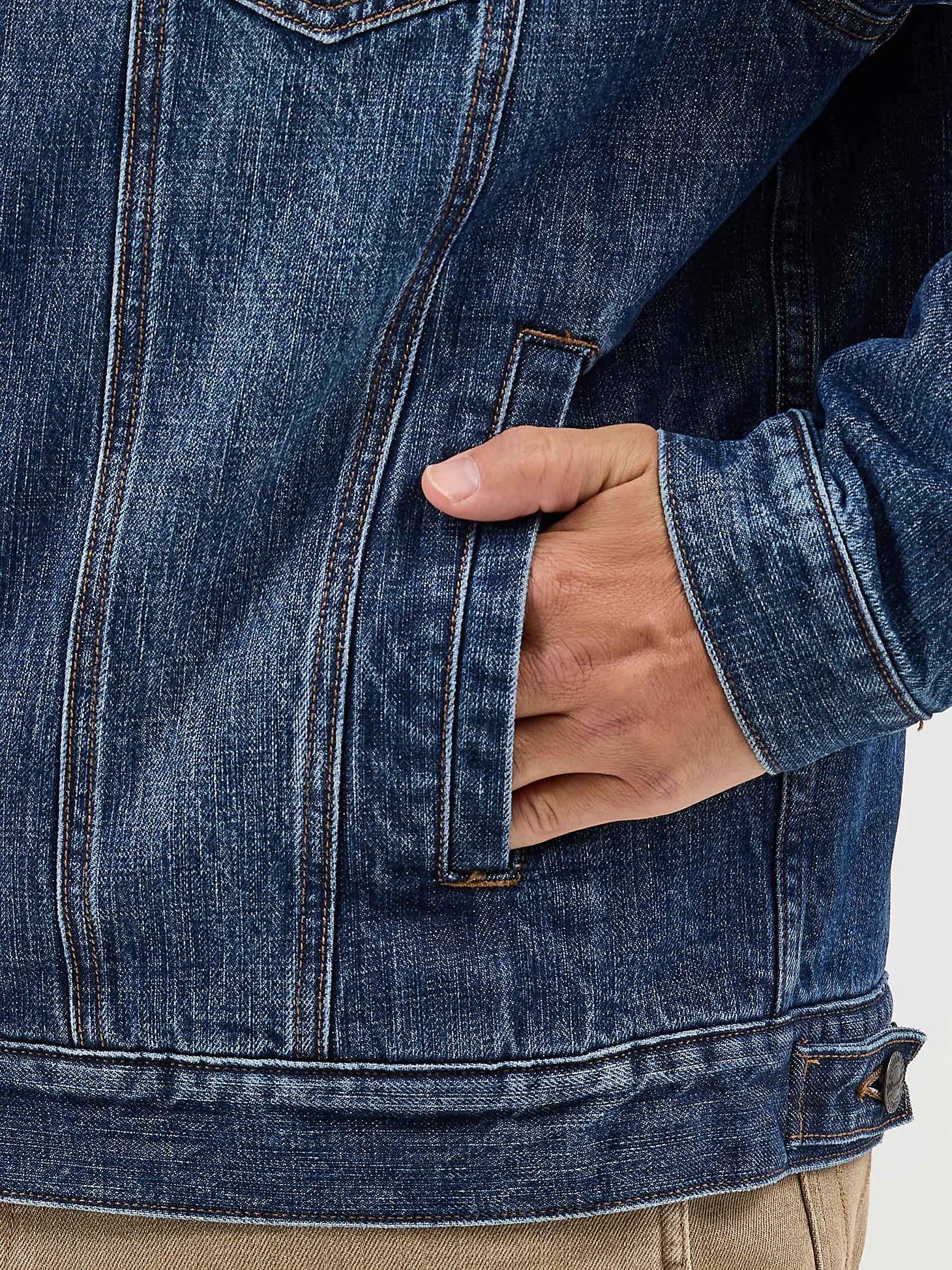 Men's Wrangler Retro® Sherpa Lined Western Denim Jacket in Blue Shadow Product Image