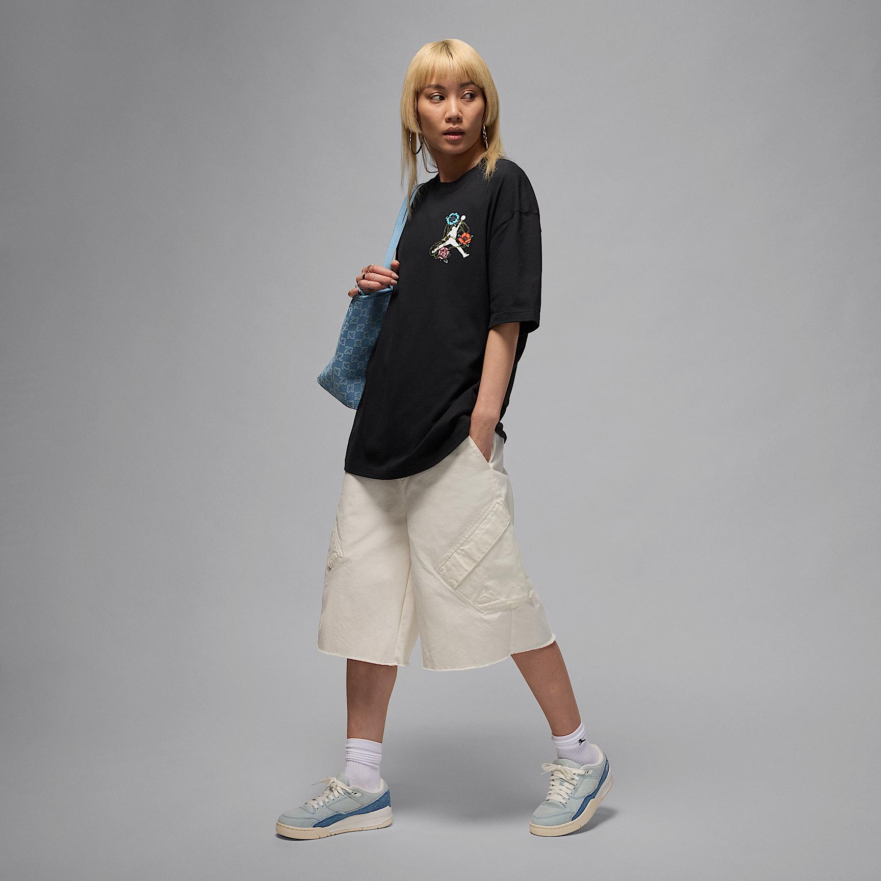 Jordan Flight Women's Oversized Graphic T-Shirt Product Image
