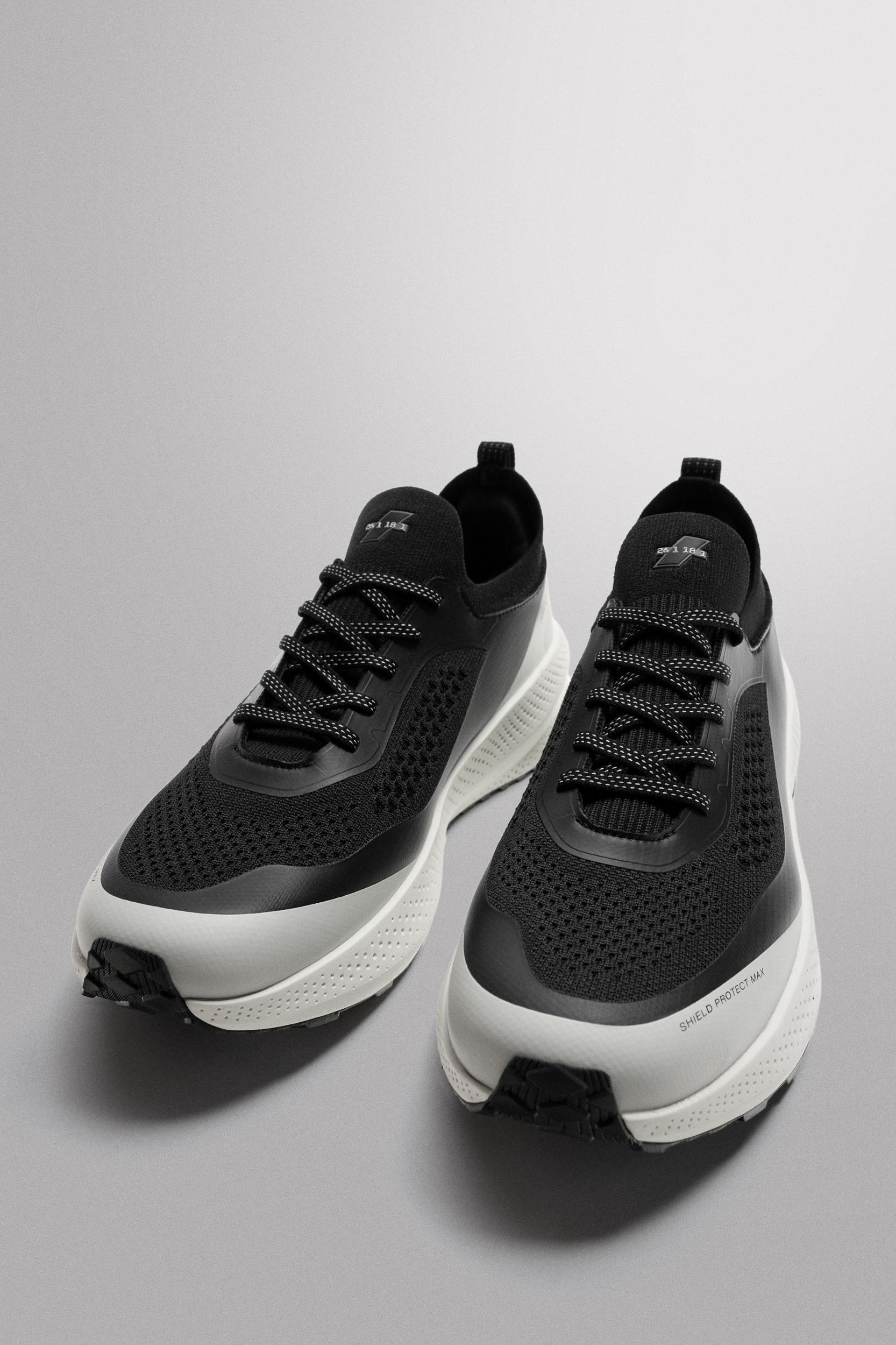 RUNNING SNEAKERS Product Image
