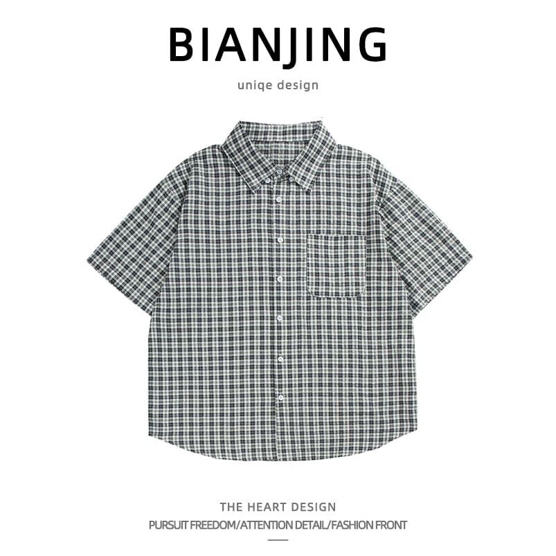 Short-Sleeve Plaid Shirt Product Image