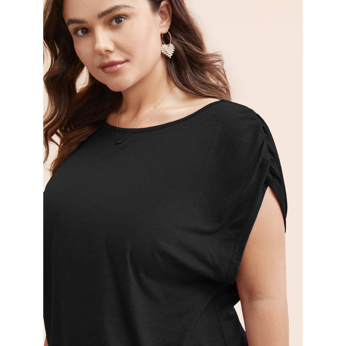 Plus Size Solid Ruched Batwing Sleeve Shirred Hem T-shirt Black Women Elegant Ruched Plain Boat Neck Everyday T-shirts BloomChic 18-20/2X Product Image