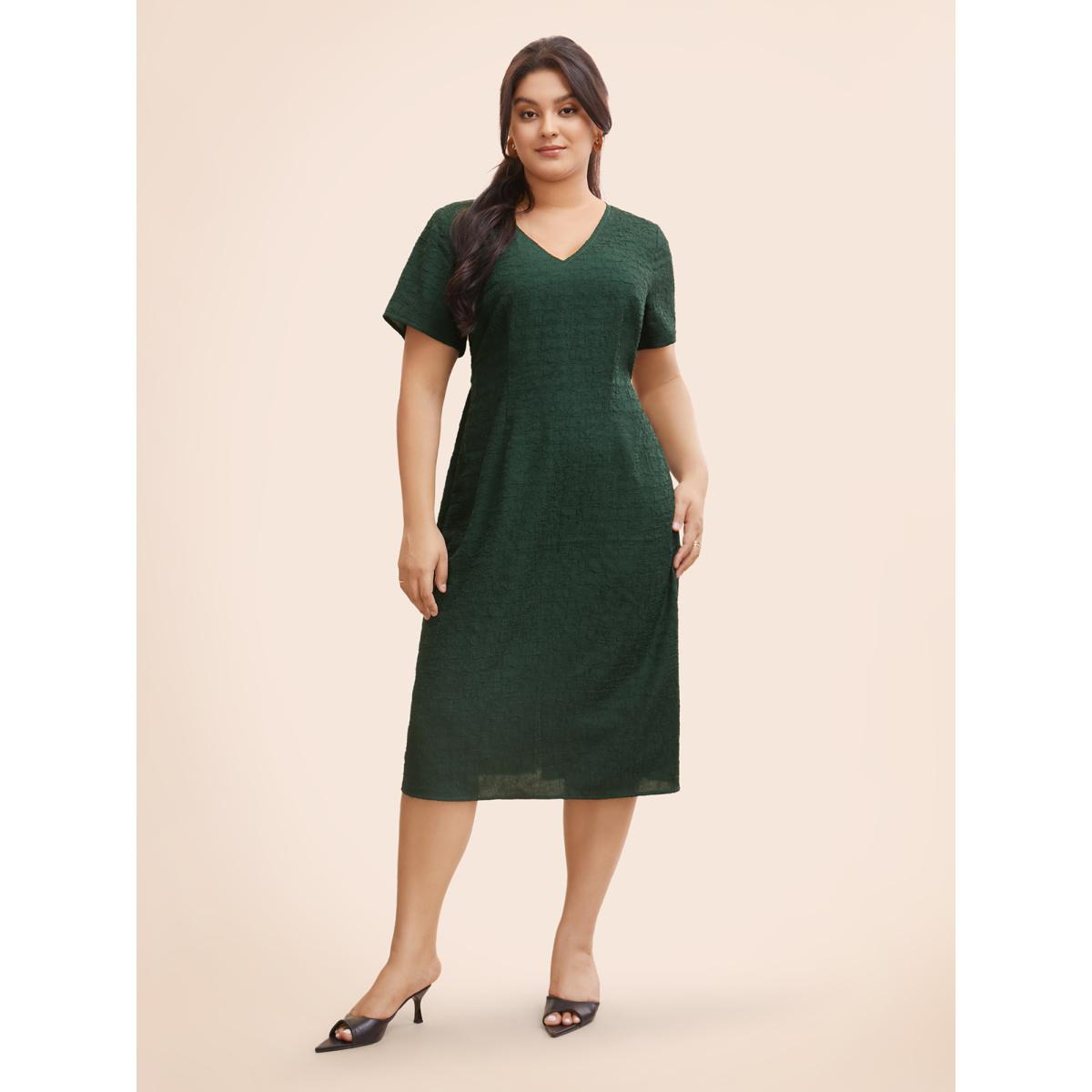 Plus Size Texture Gathered Split Hem Dress DarkGreen Women Elegant Texture V-neck Short sleeve Curvy BloomChic 30/6X Product Image