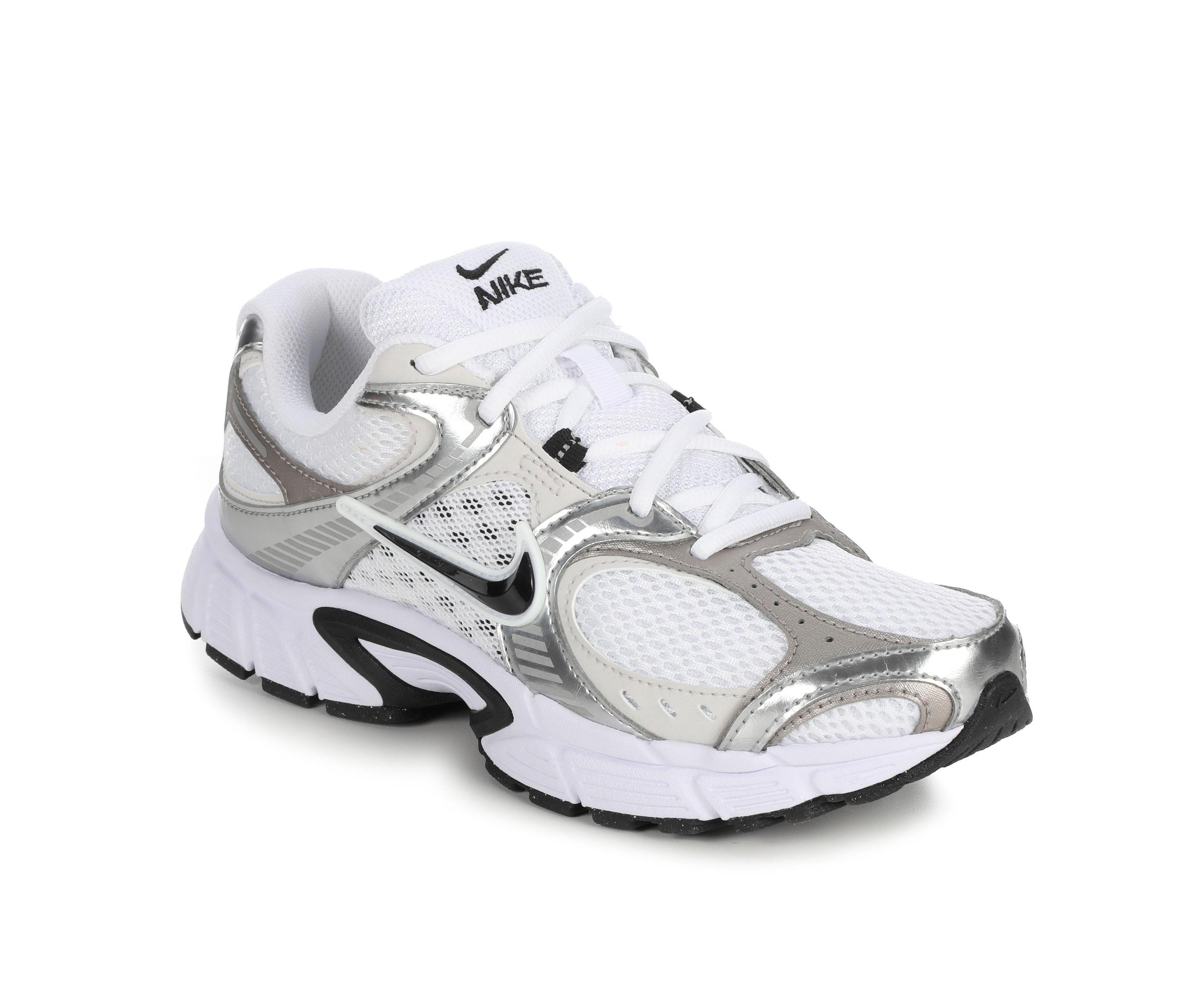 Women's Nike V5 RNR Sneakers Product Image