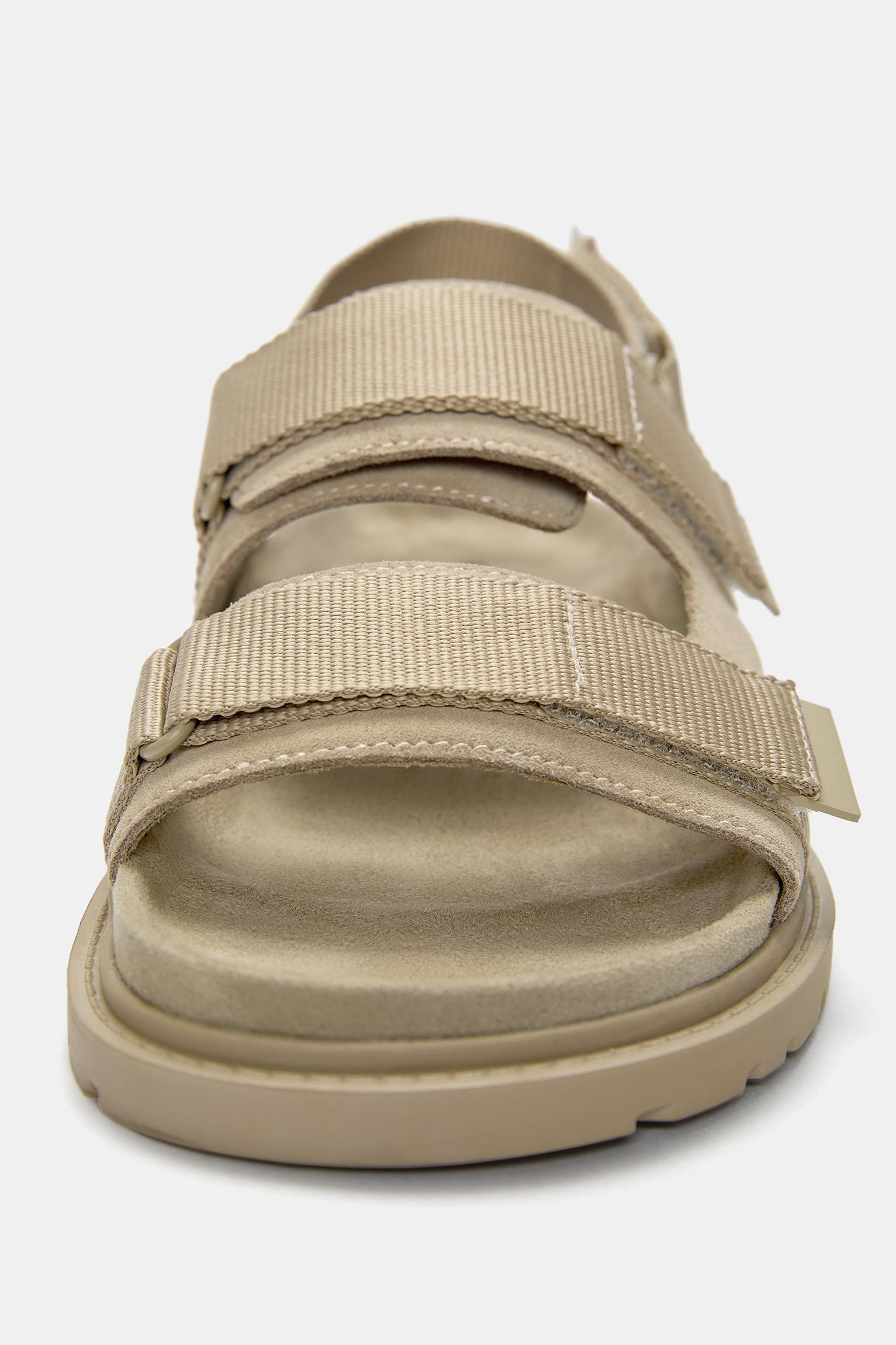 Leather strap sandals Product Image