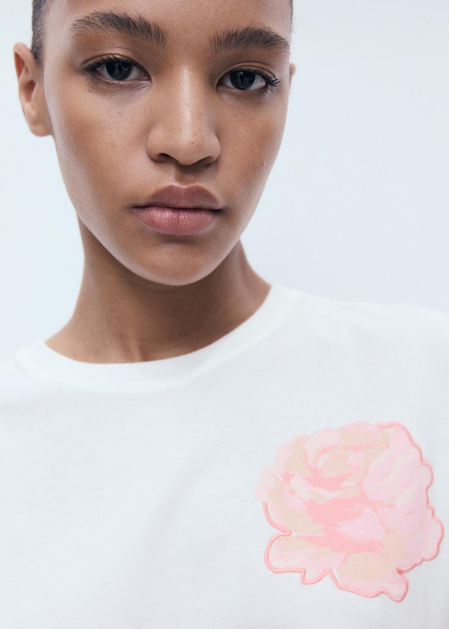 Cotton t-shirt with flower detail - Women | MANGO USA Product Image