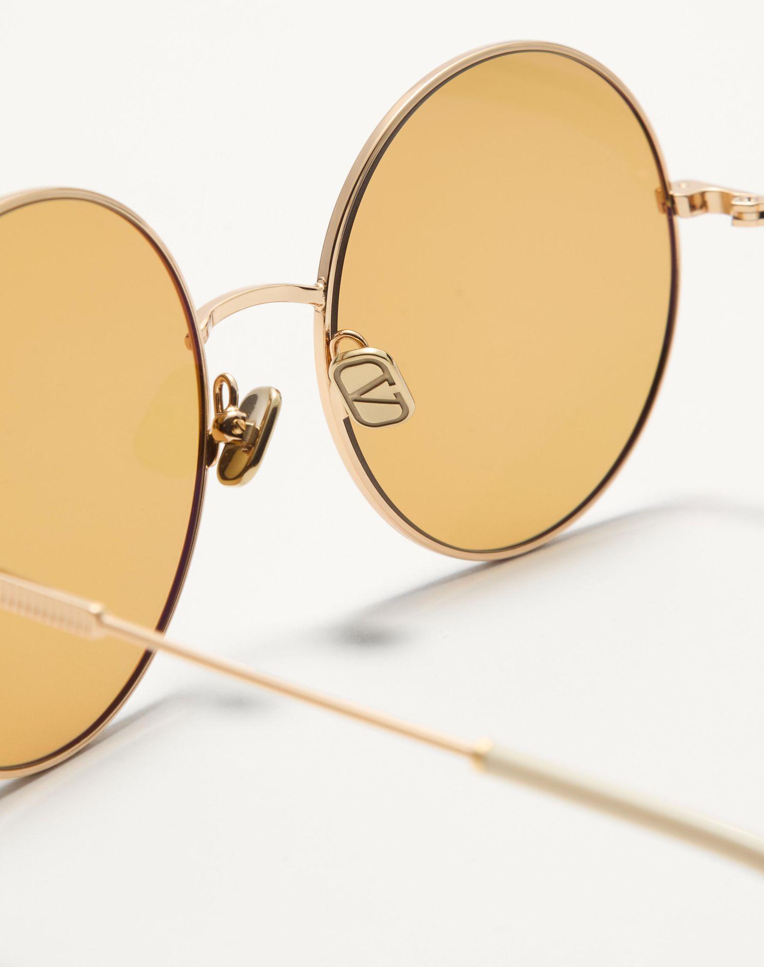 Round Oversized Metal Frame Product Image