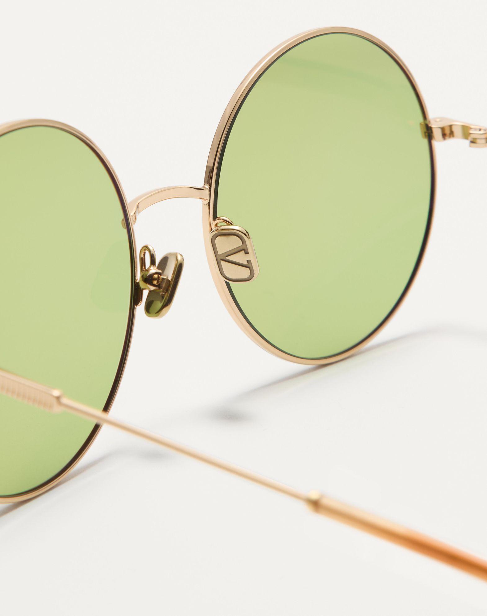 Round Oversized Metal Frame Product Image