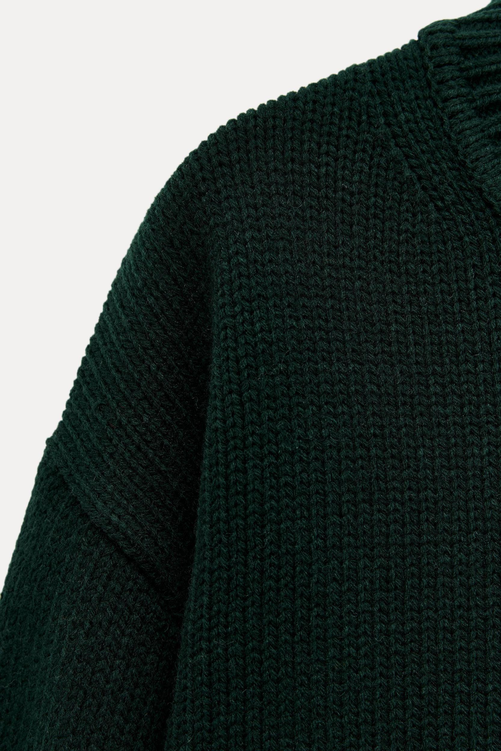 BASIC KNIT SWEATER Product Image