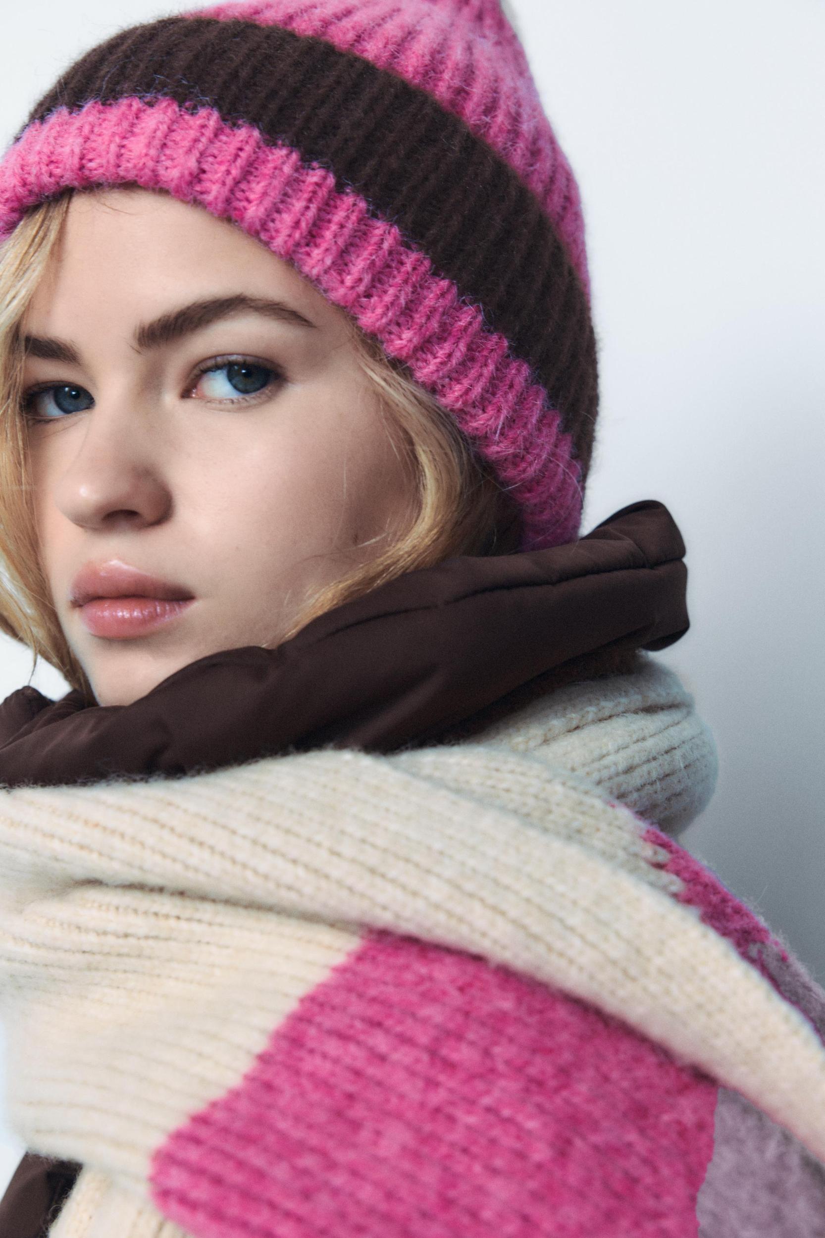 RIBBED KNIT BEANIE Product Image