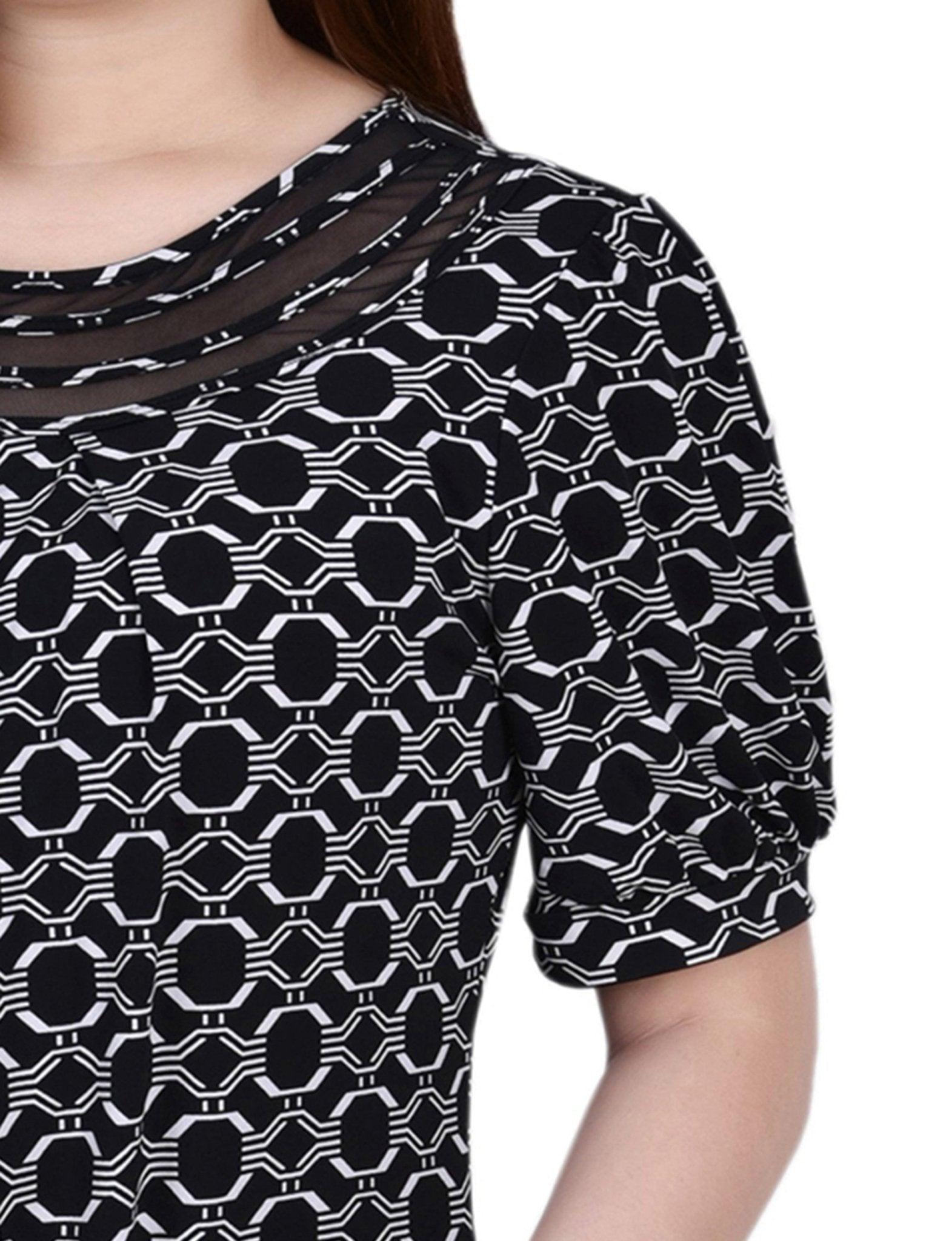 Black White Link 3/4 Sleeve Blouse With Necklace - Petite Product Image