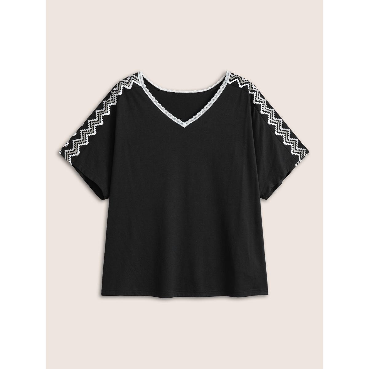 Plus Size Geometric Print Batwing Sleeve T-shirt Black Women Resort Plain V-neck Vacation T-shirts BloomChic 12/L Product Image