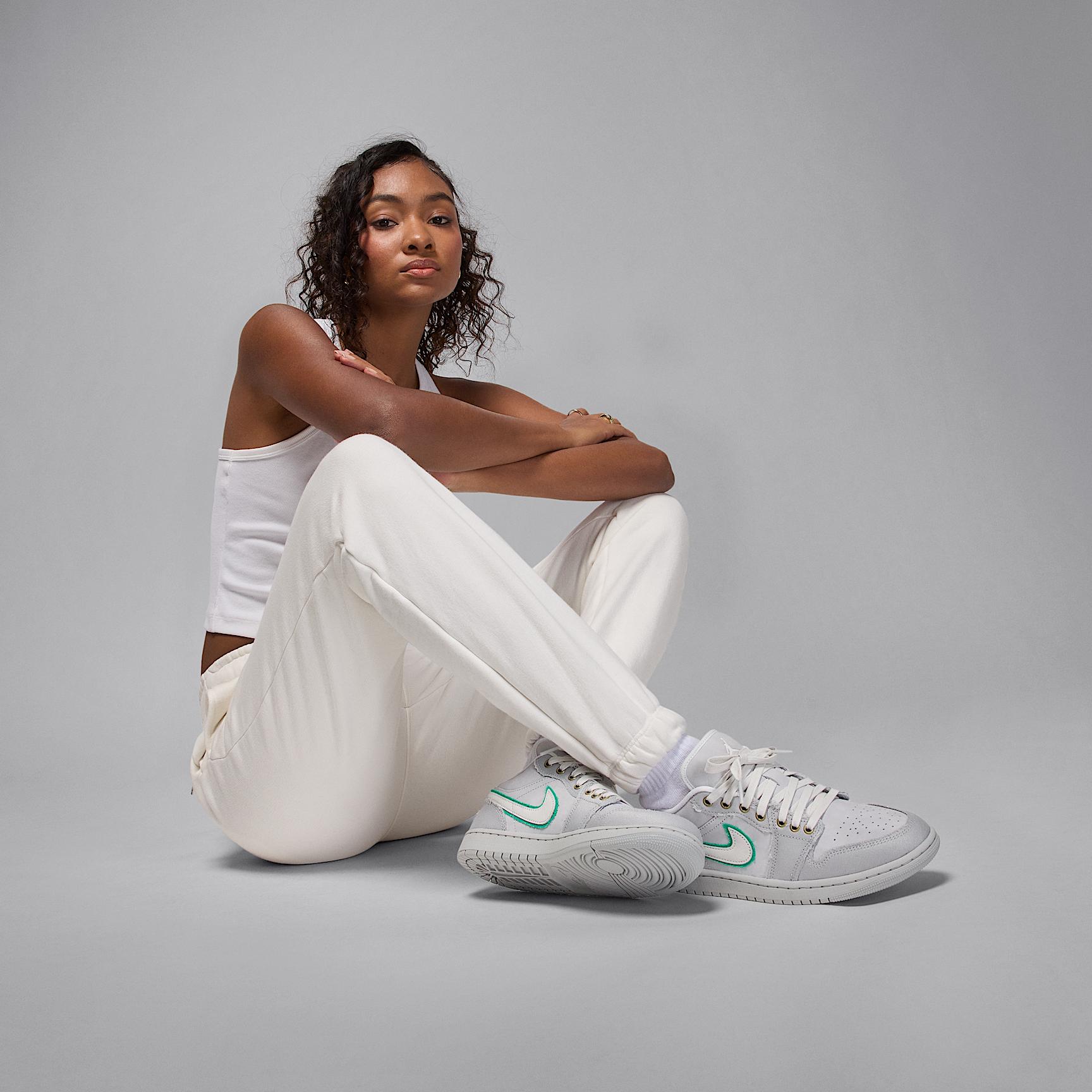 Womens Air Jordan 1 Low SE Shoes | IH3369-077 Product Image