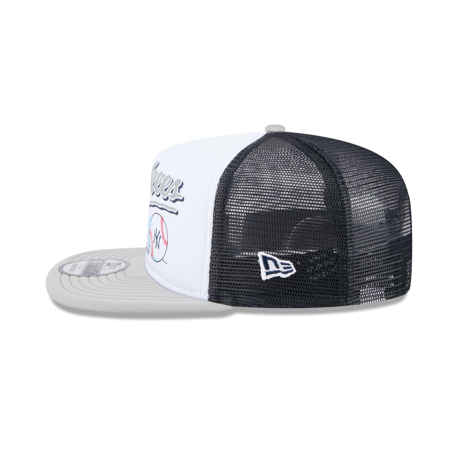 New York Yankees Retro Script 9FIFTY A-Frame Trucker Hat Male Product Image
