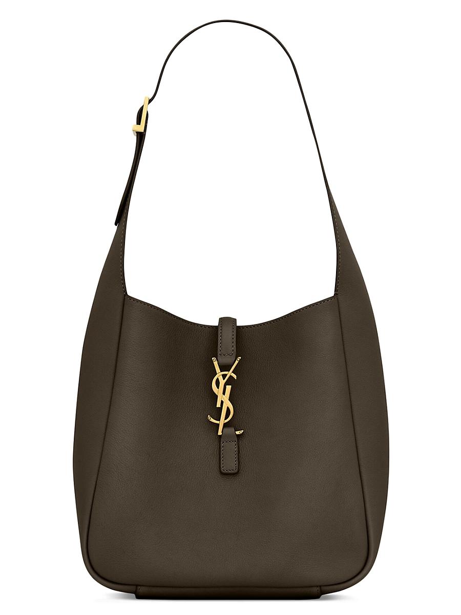 Womens Le 5 7 Supple Small Shoulder Bag in Grained Leather Product Image