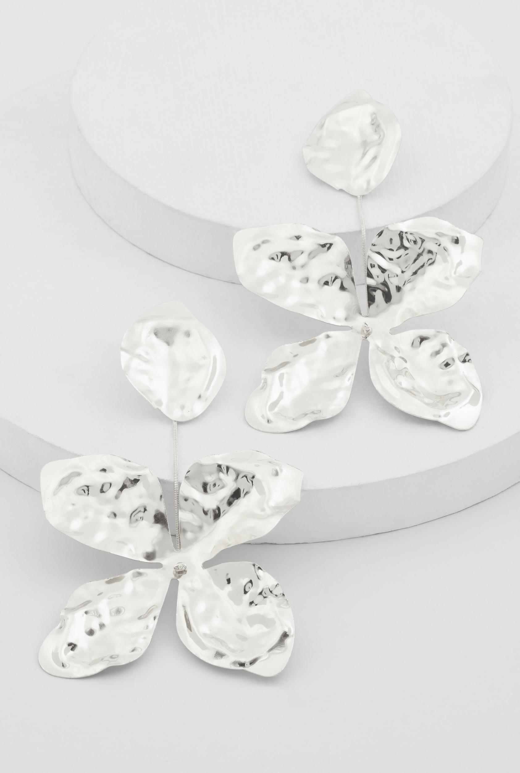 Metallic Textured Flower Drop Earrings Unisex Product Image