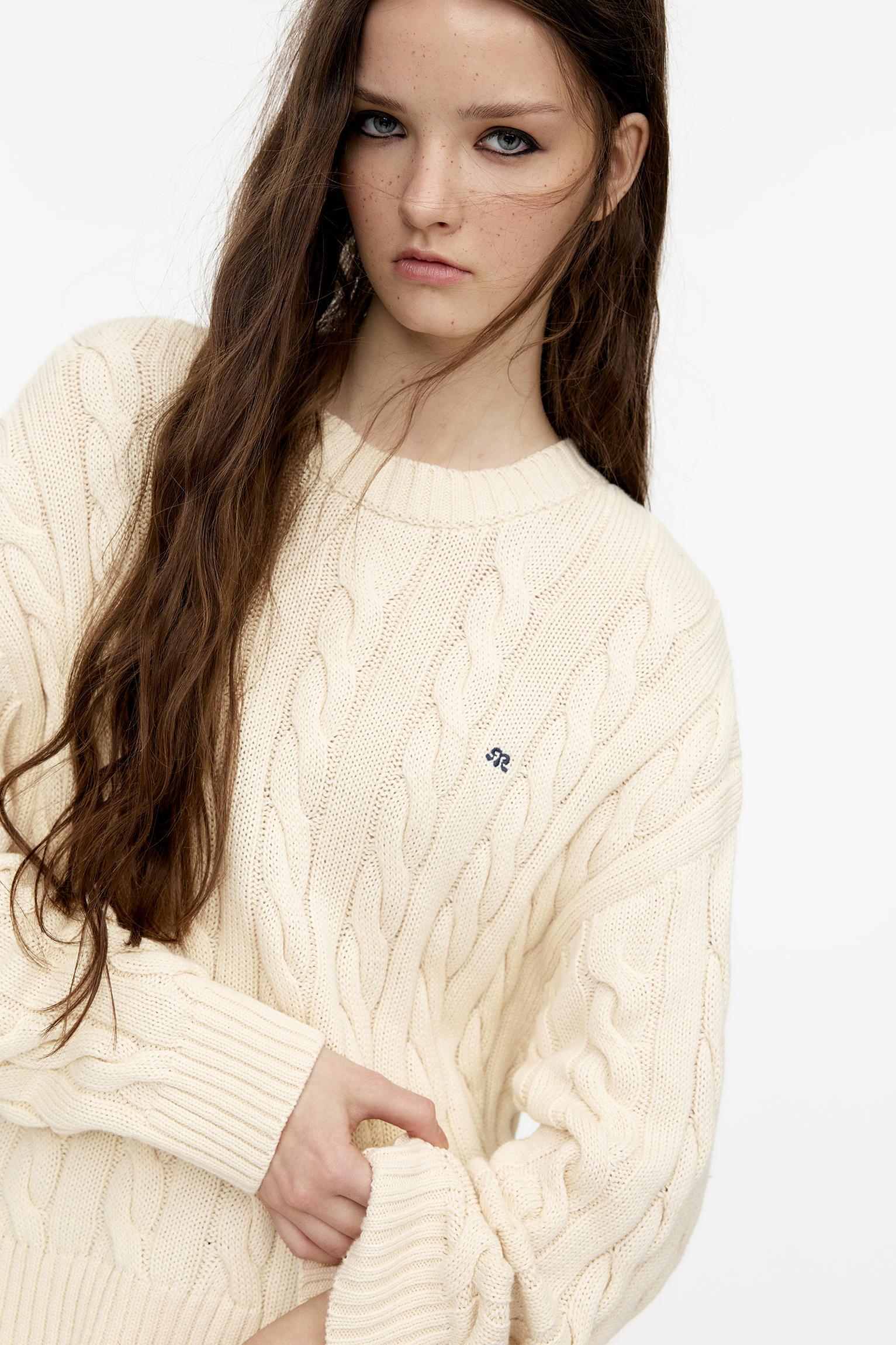 Cableknit sweater Product Image