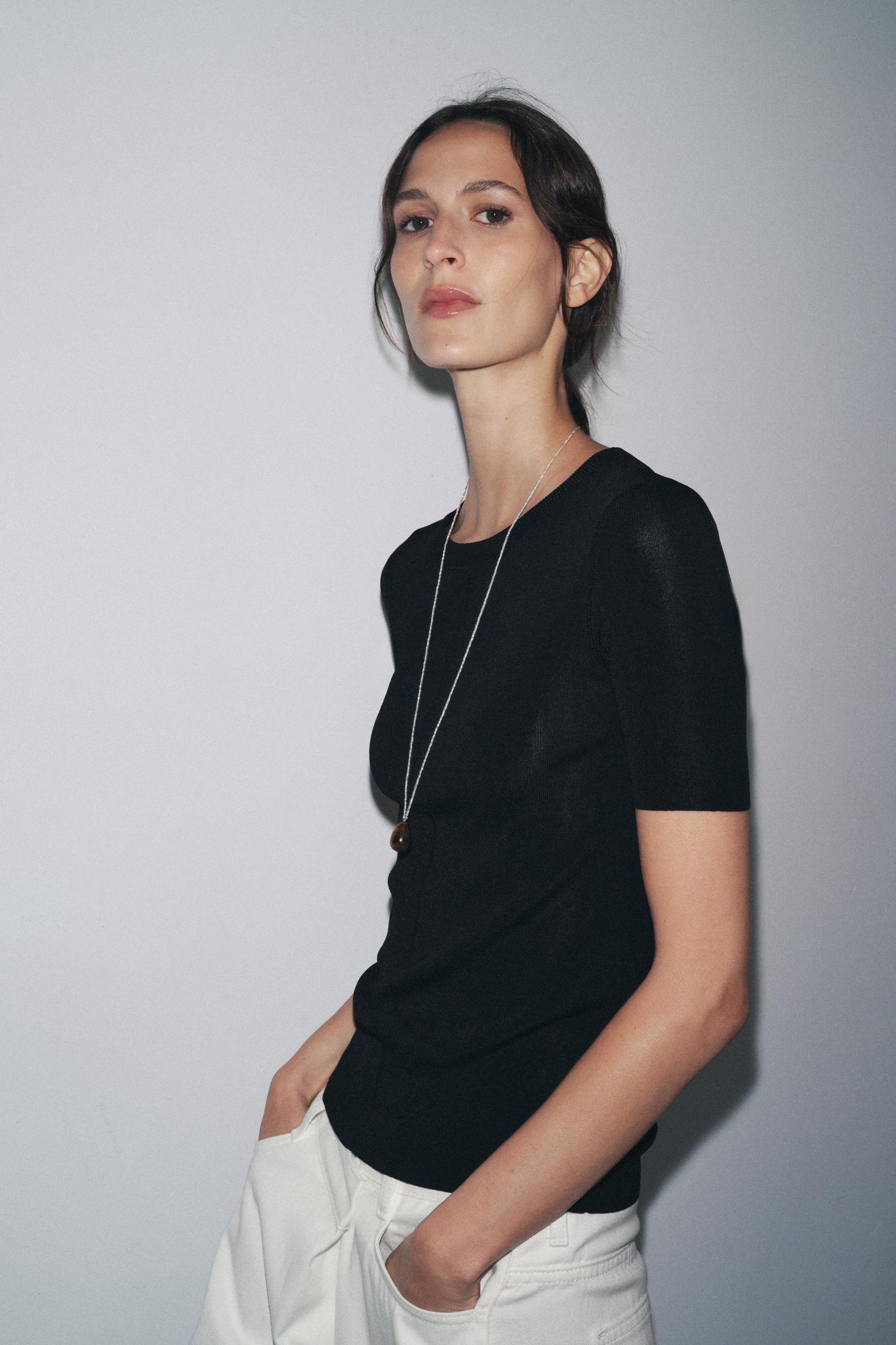 SHORT SLEEVE KNIT TOP Product Image