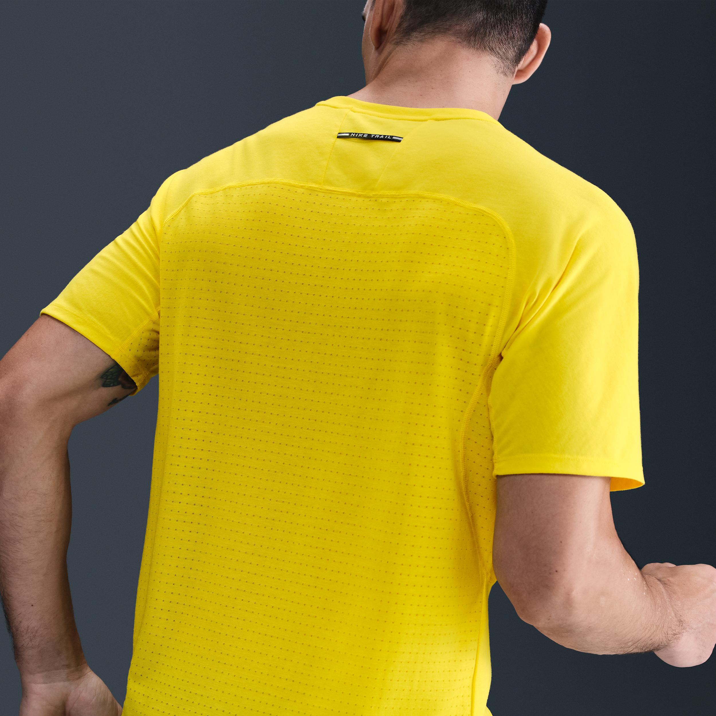 Nike Men's Solar Chase Dri-FIT ADV Short-Sleeve Running Top Product Image