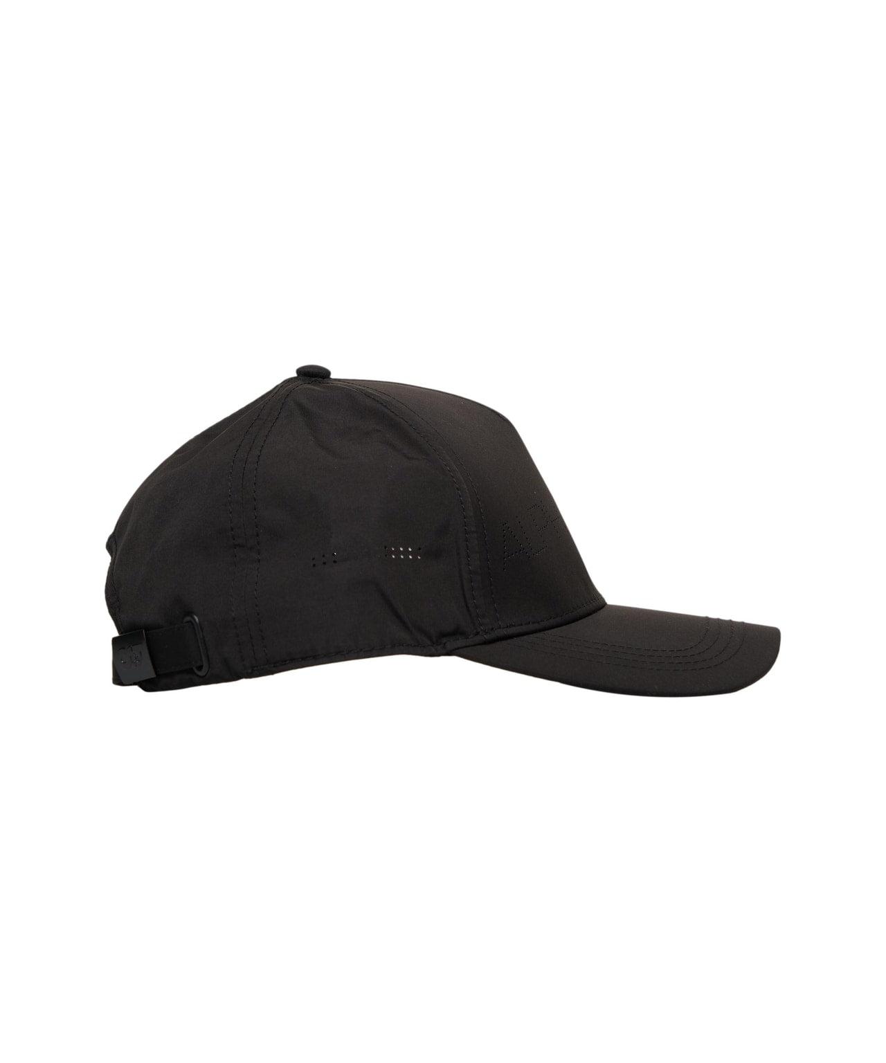 Baseball cap with logo Product Image