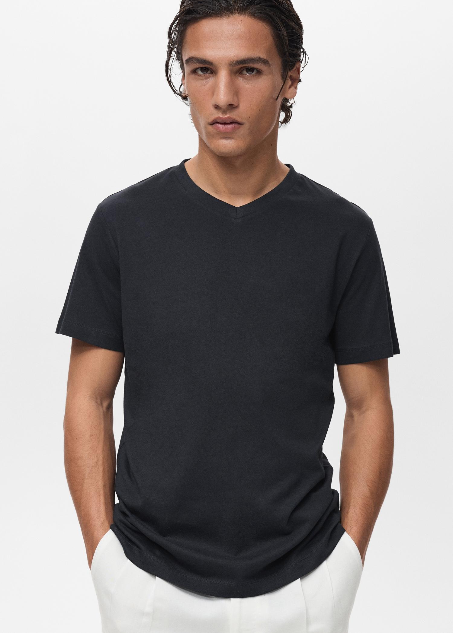 V-neck T-shirt - Men | MANGO USA Product Image