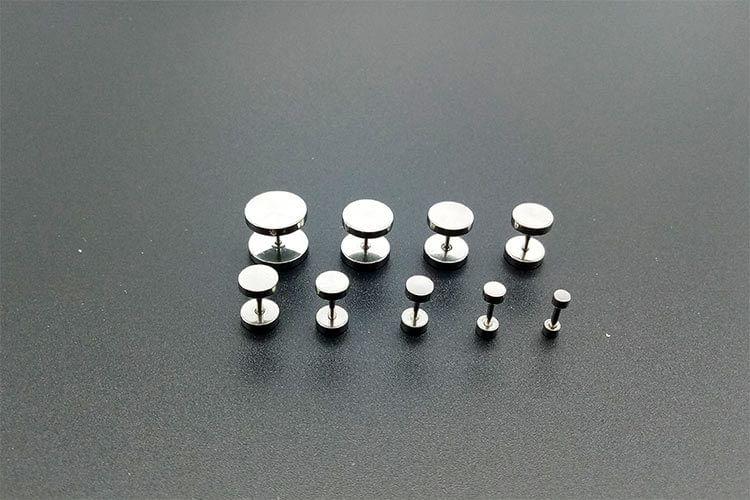 Single Stud Earring Product Image