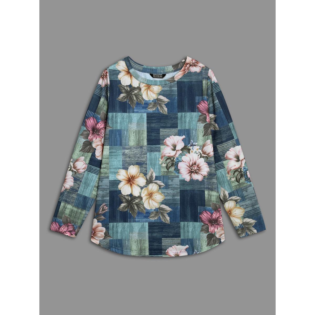 Plus Size Crew Neck Floral Curved Hem T-Shirt Multicolor Women Casual Non Natural Flowers Round Neck Everyday T-shirts BloomChic 12/L Product Image