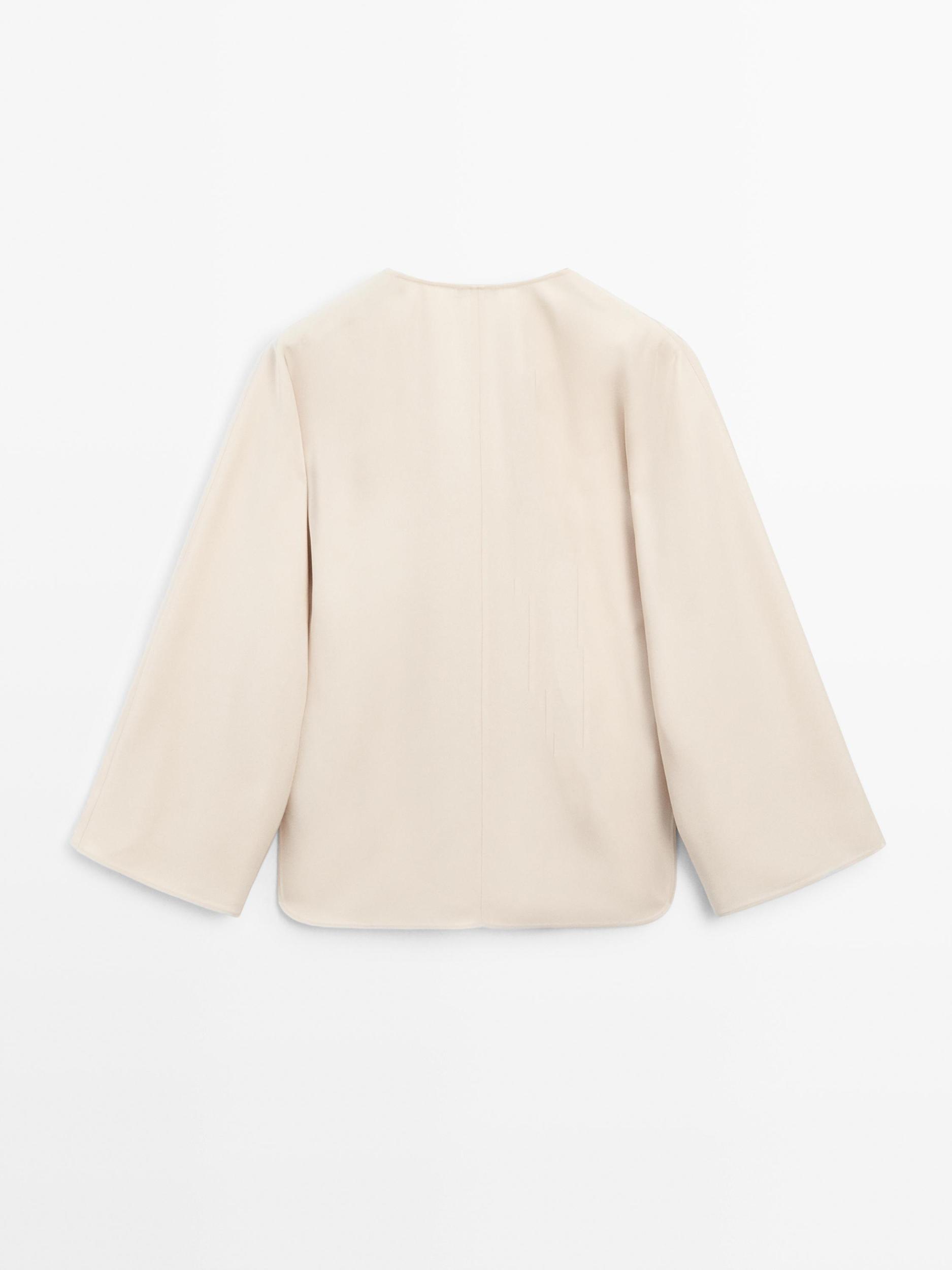 Flowing blouse with slit details Product Image