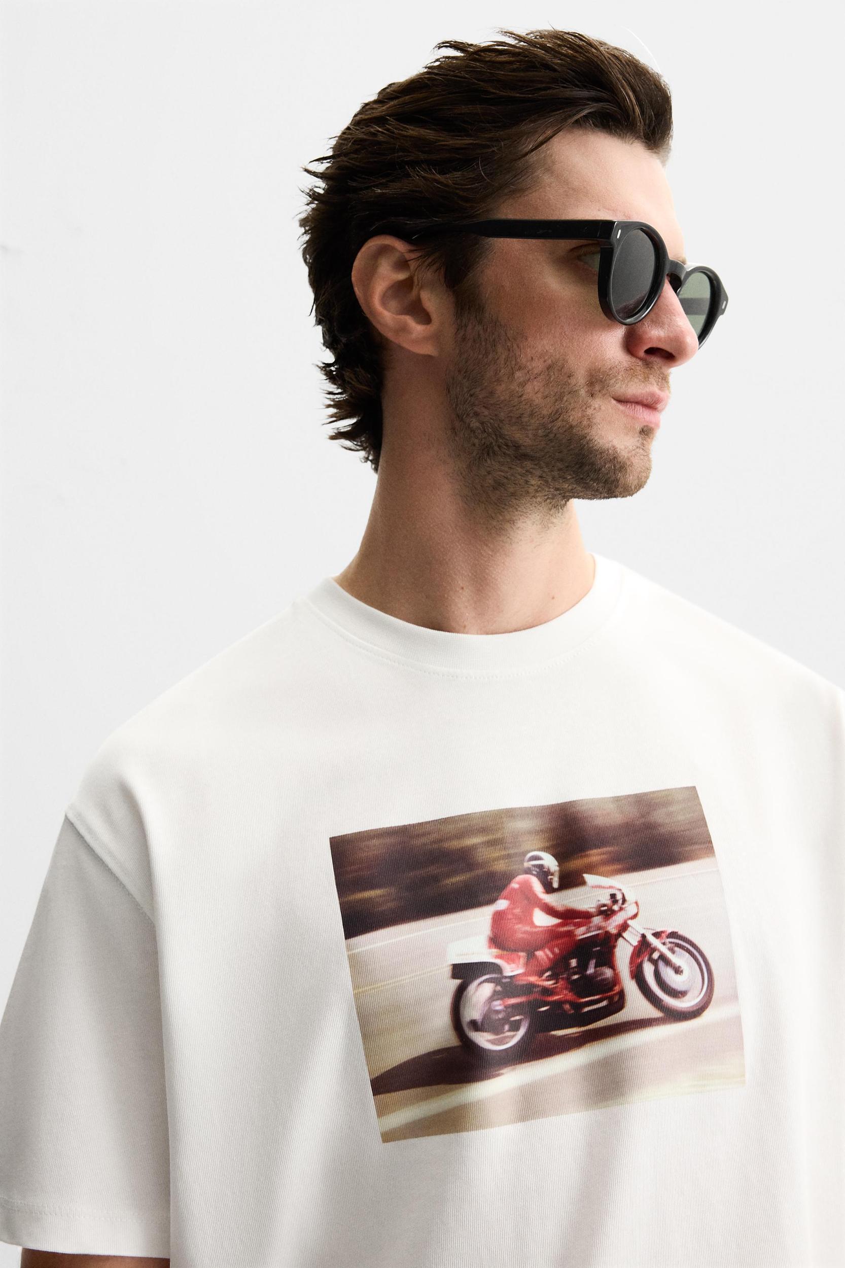 PRINTED PHOTOGRAPH T-SHIRT Product Image