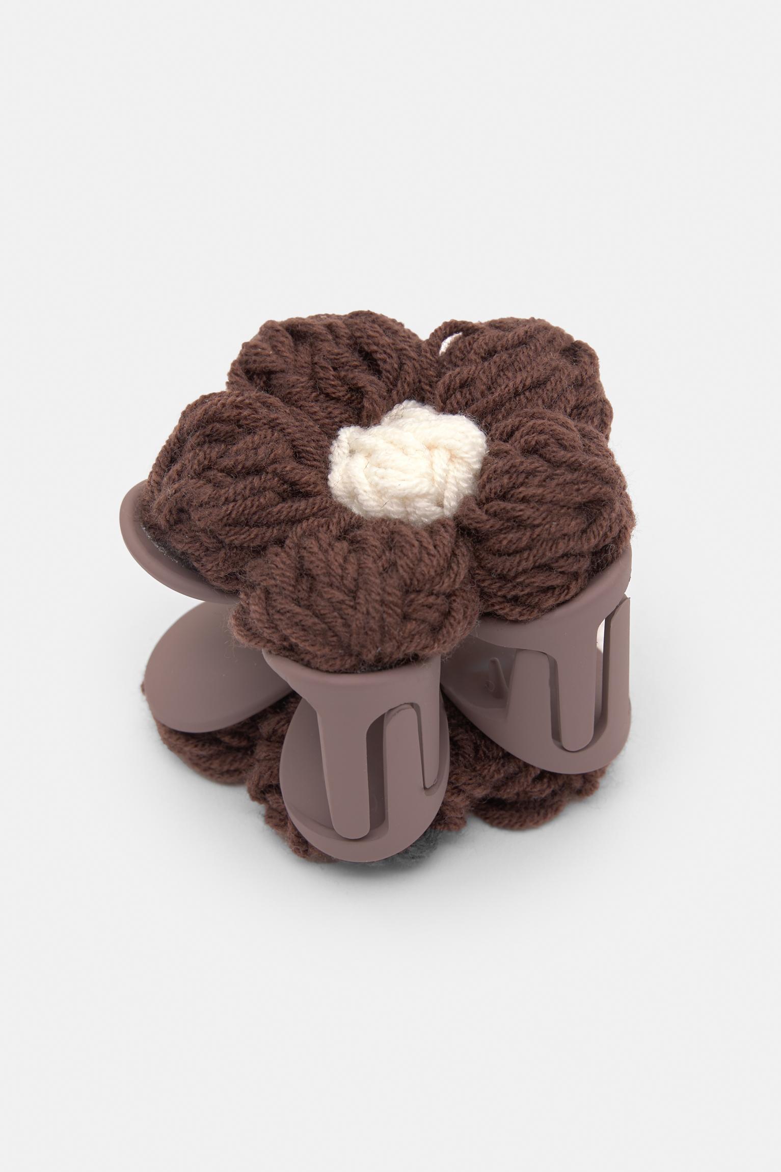 Crochet flower hair clip Product Image