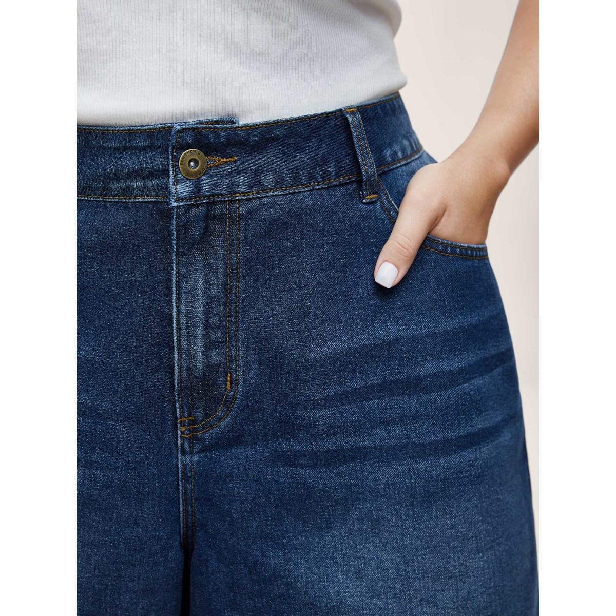Plus Size Faded Wash Straight-Leg Denim Shorts Women Midblue No stretch Casual Slanted pocket Leisure Denim Shorts BloomChic 18/2X Product Image