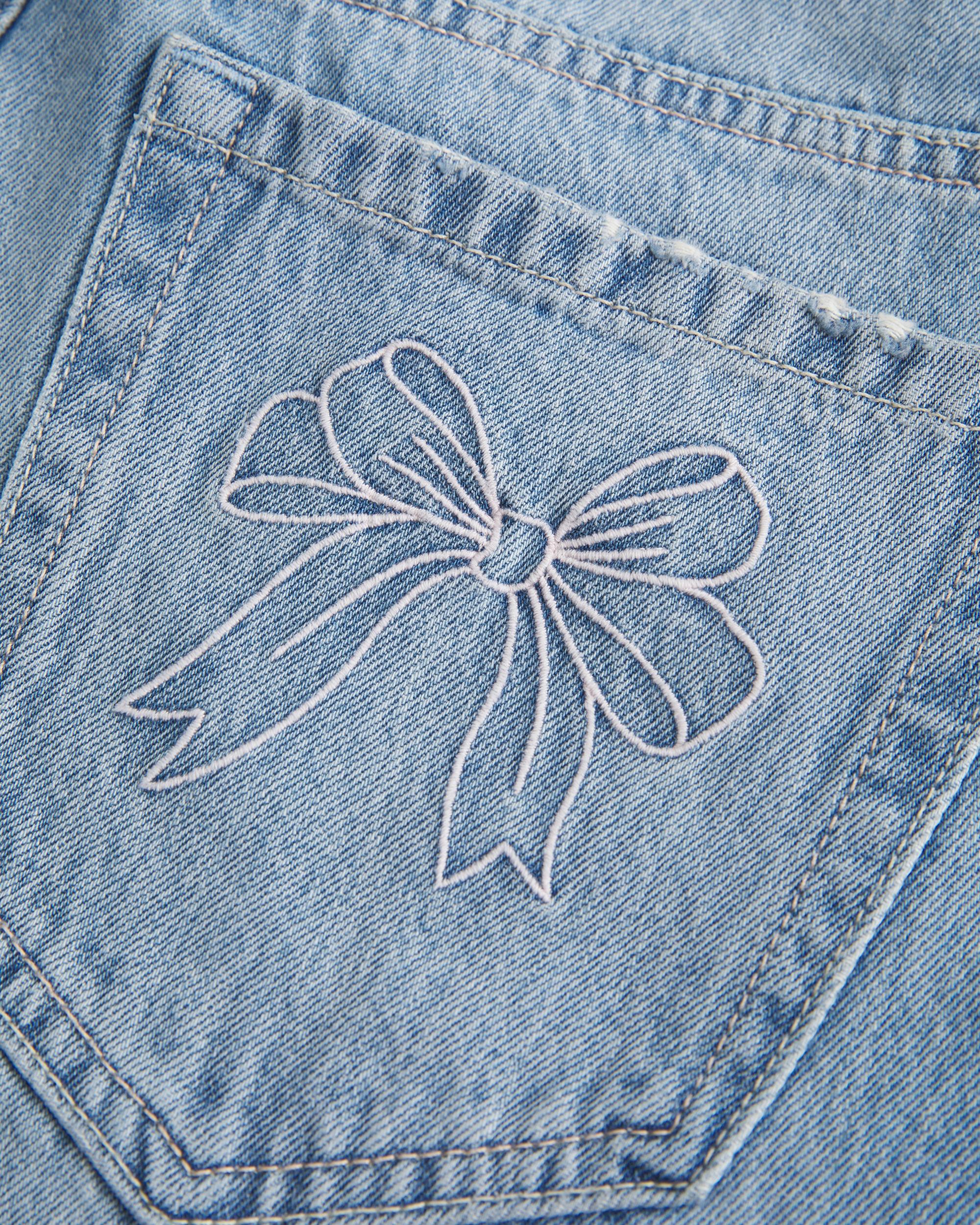 Low-Rise Light Wash Embroidered Bows Light Wash Baggy Jeans Product Image