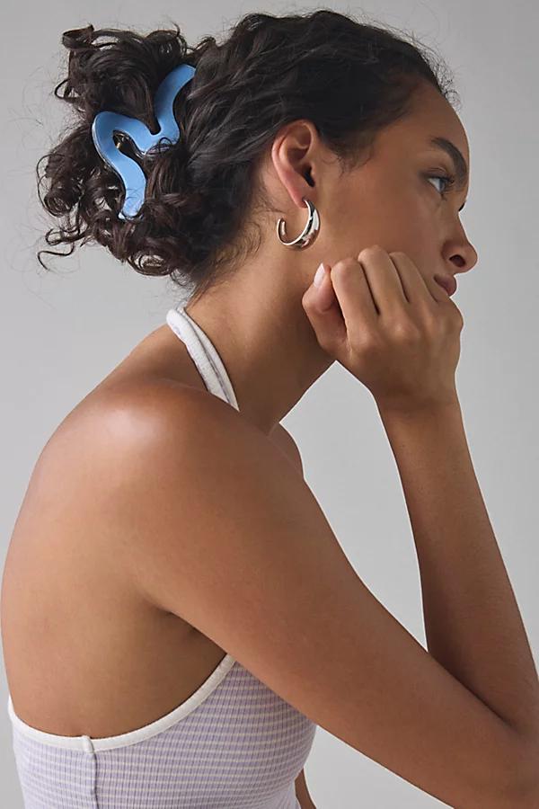 Marlowe Wave Resin Claw Clip Womens at Urban Outfitters Product Image