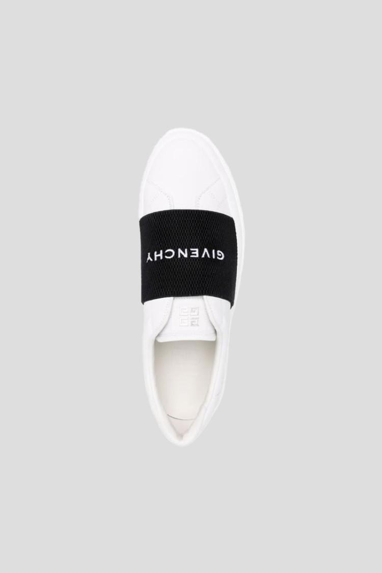 GIVENCHY Logo-embroidered Slip-on Leather Sneakers In White Black Product Image